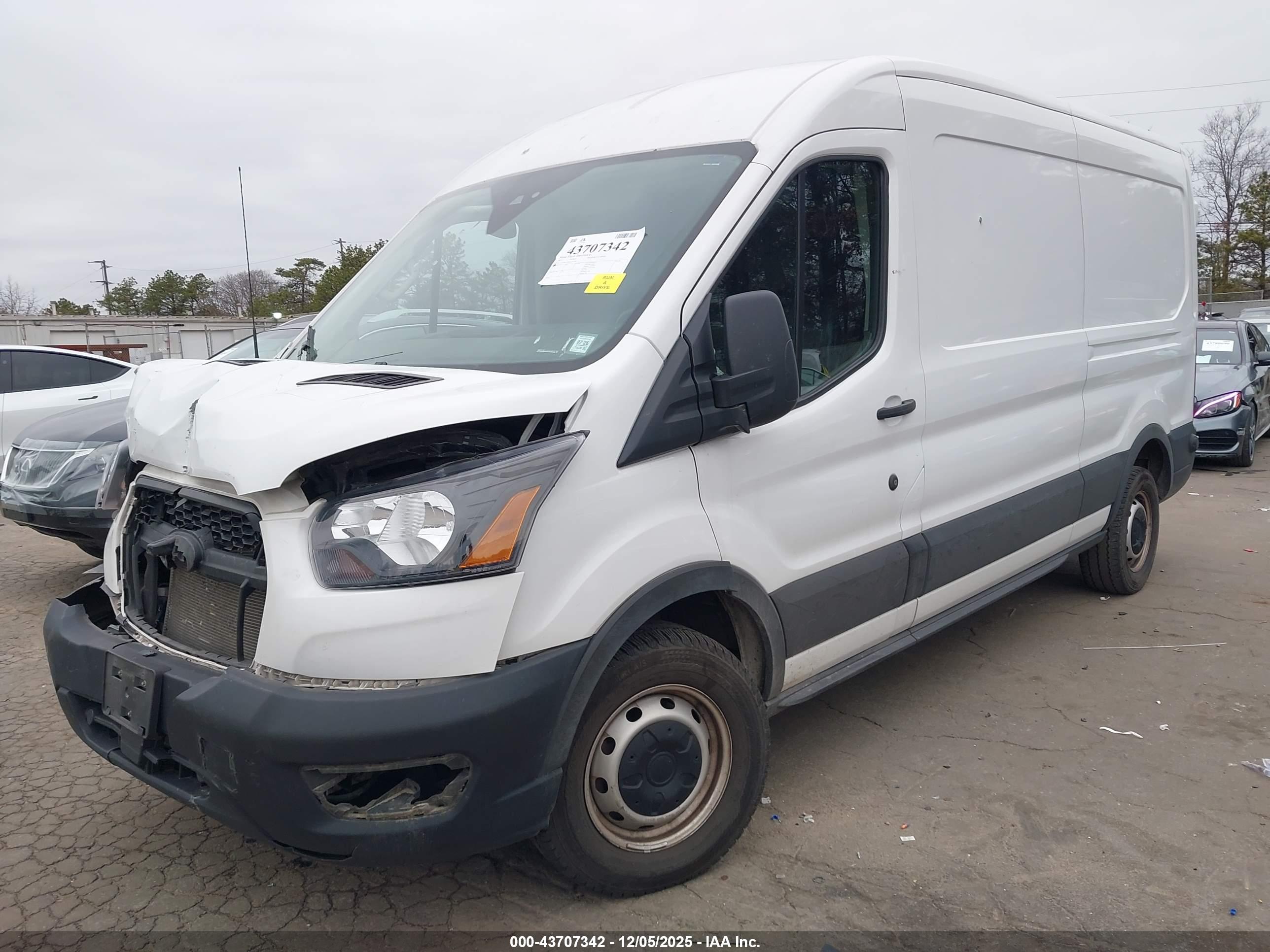 FORD TRANSIT-250 image 2