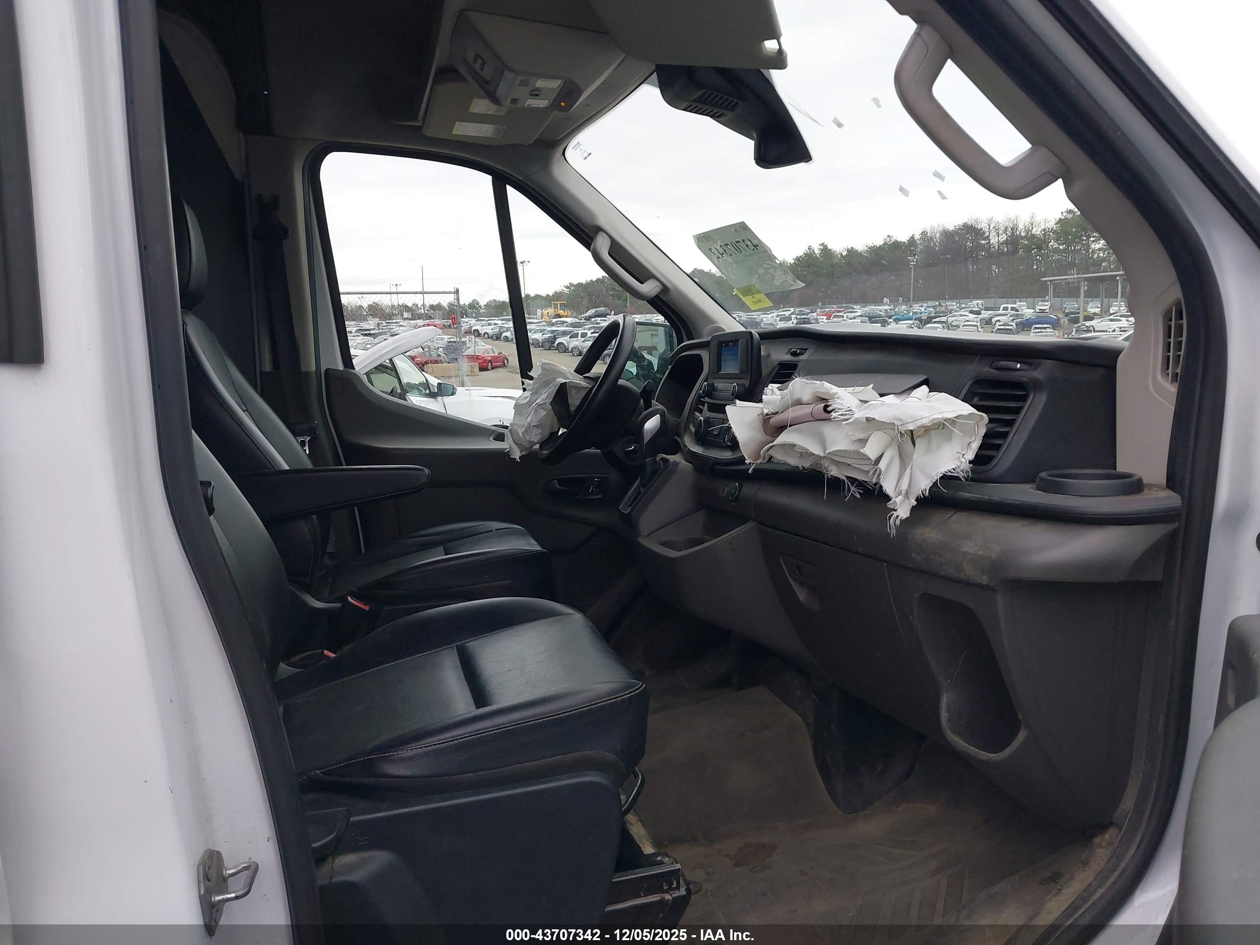 FORD TRANSIT-250 image 5