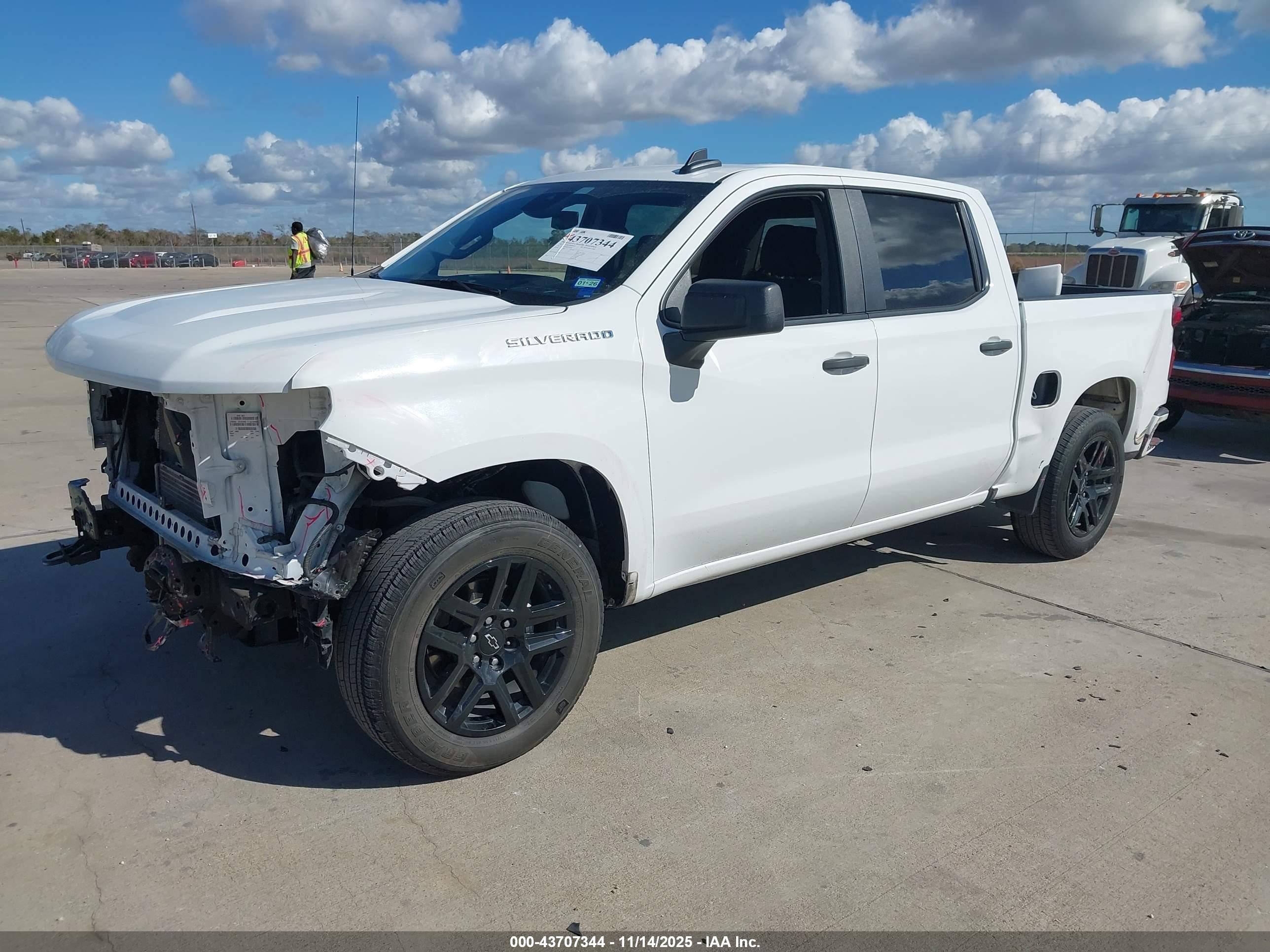CHEVROLET SILVERADO image 2