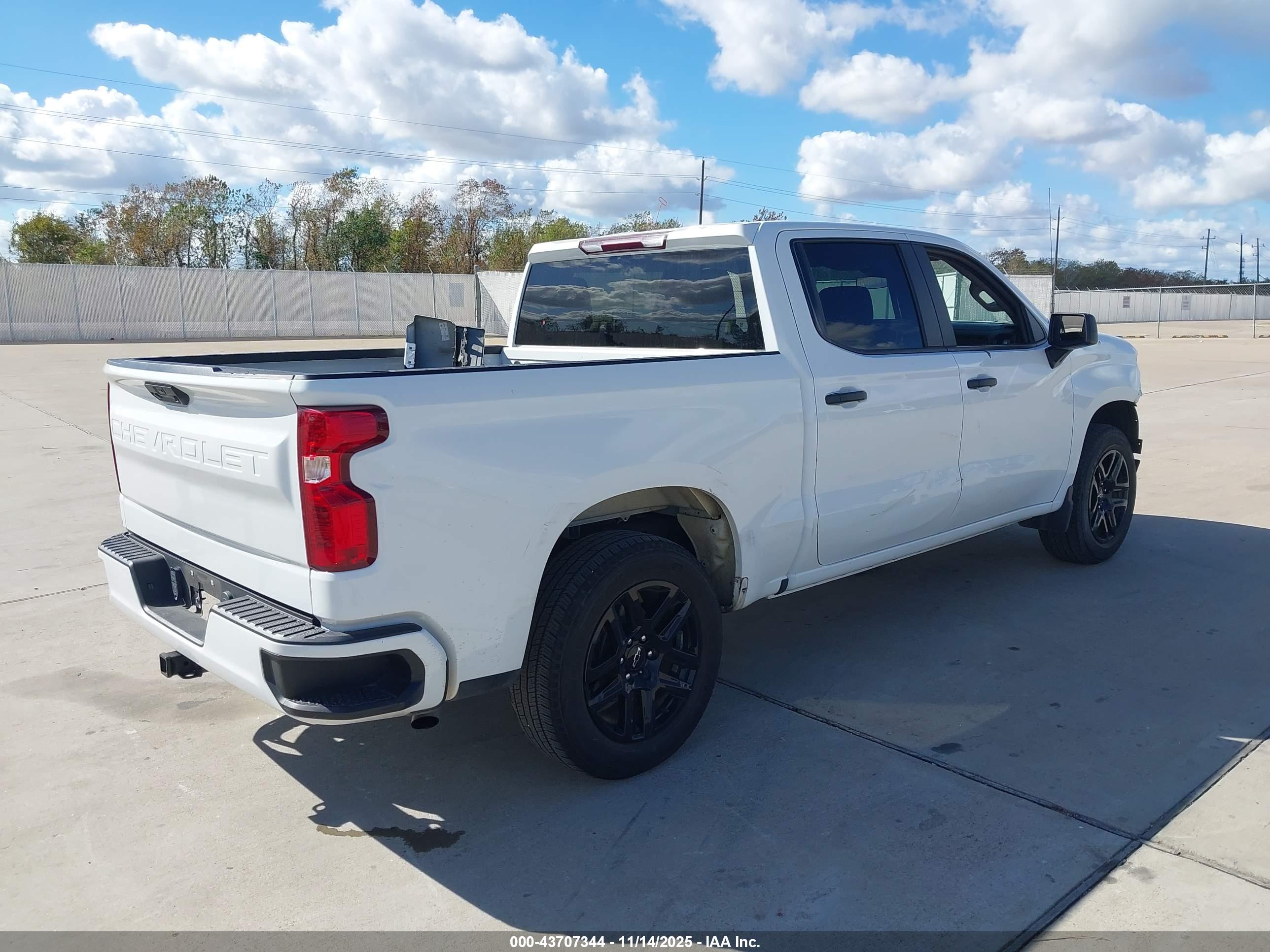 CHEVROLET SILVERADO image 4