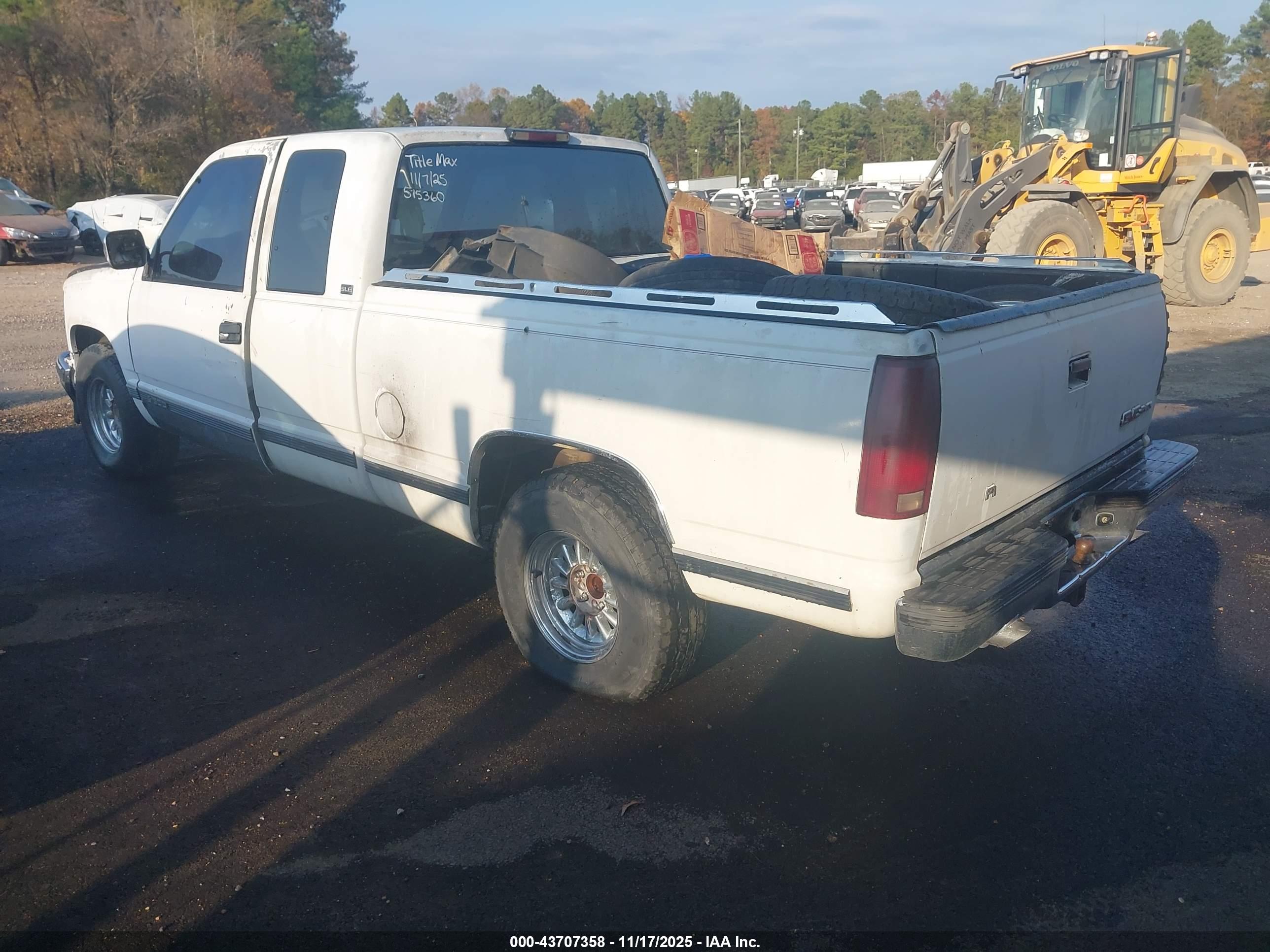 GMC SIERRA image 3