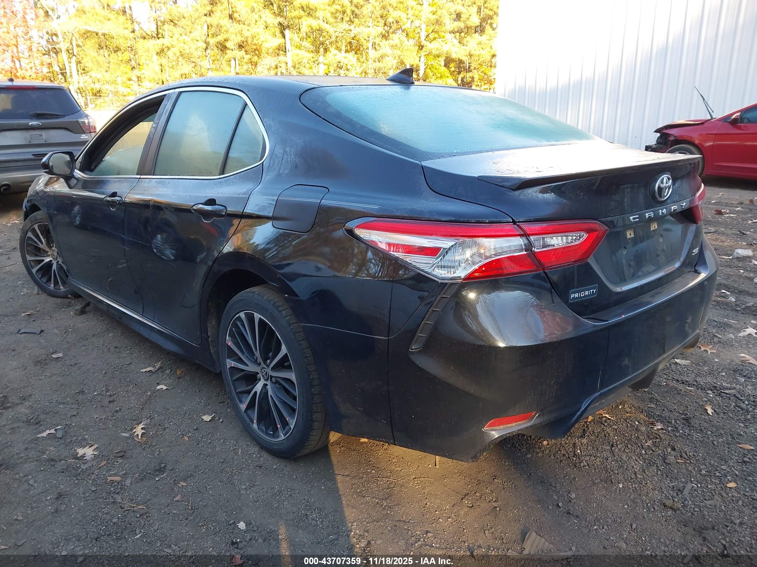 TOYOTA CAMRY image 3