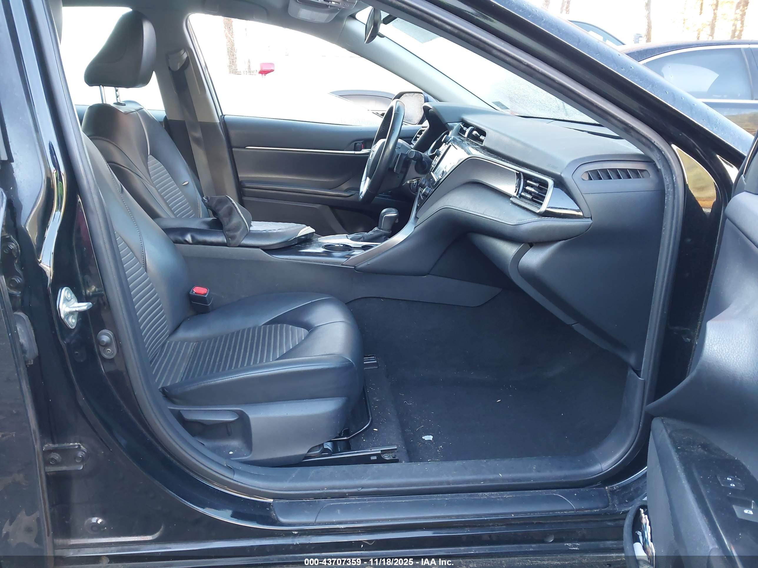 TOYOTA CAMRY image 5