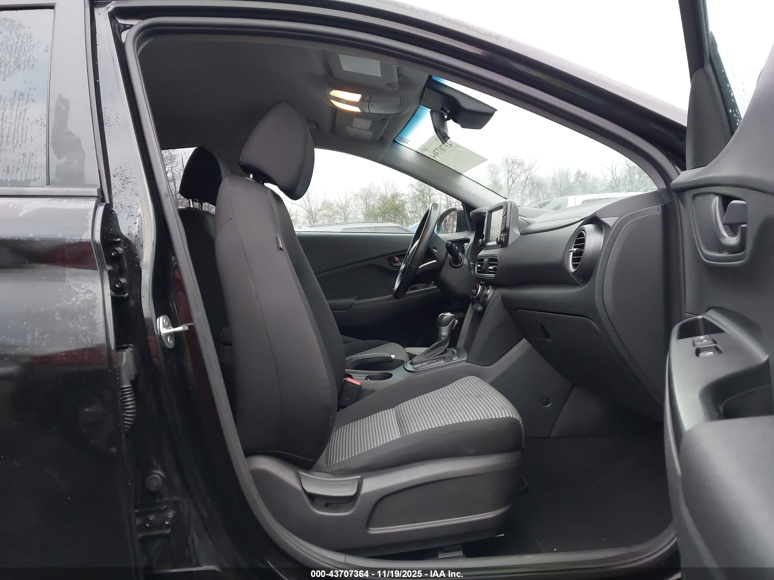 HYUNDAI KONA image 5