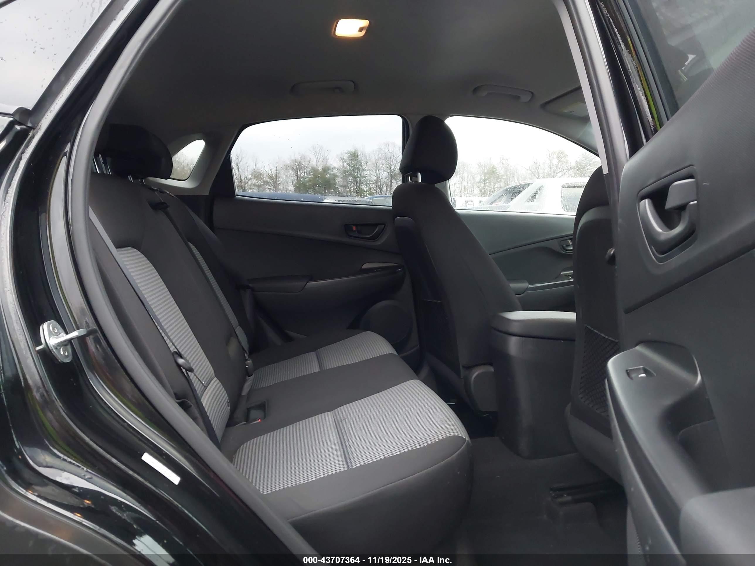 HYUNDAI KONA image 8