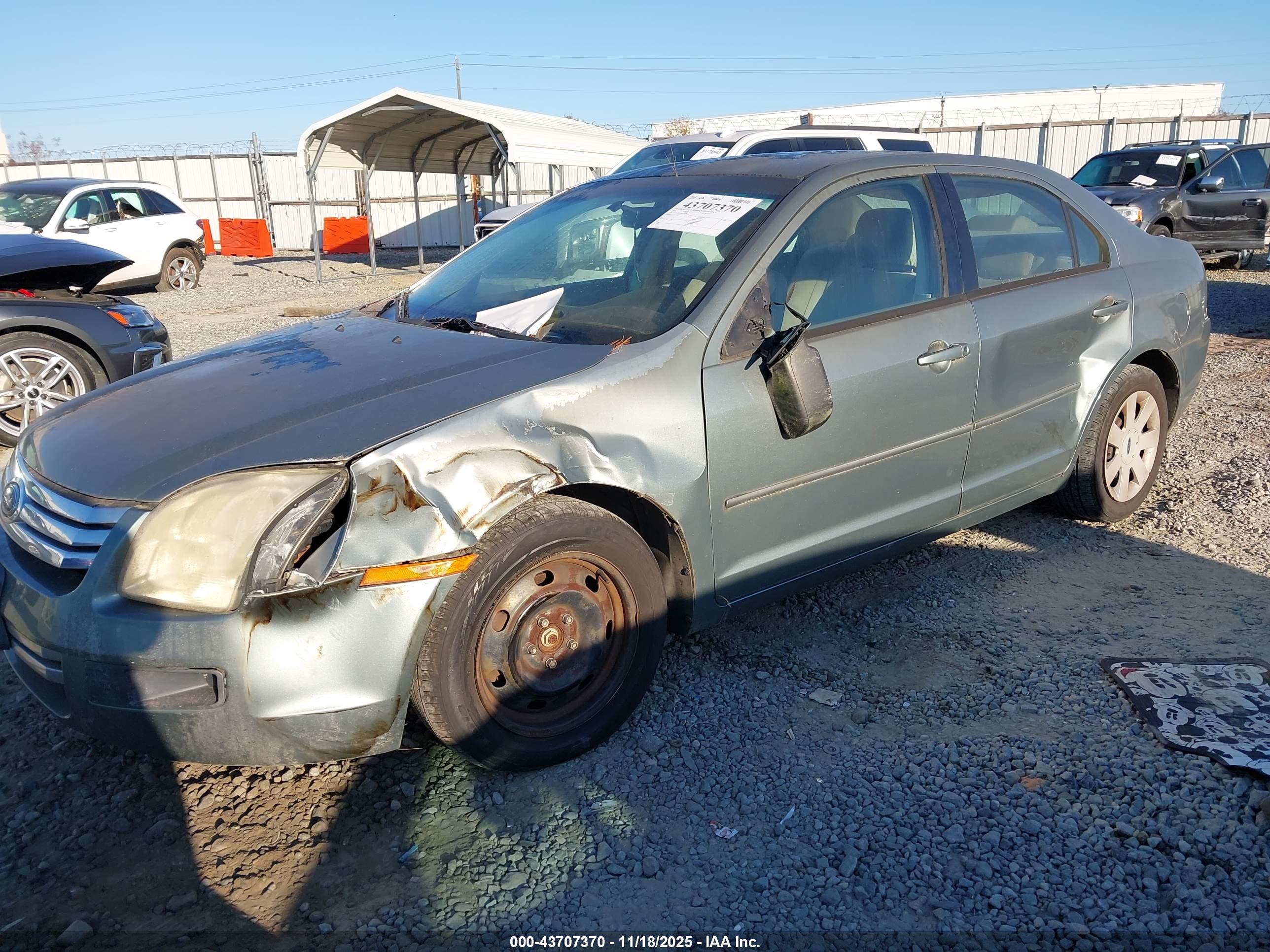 FORD FUSION image 2
