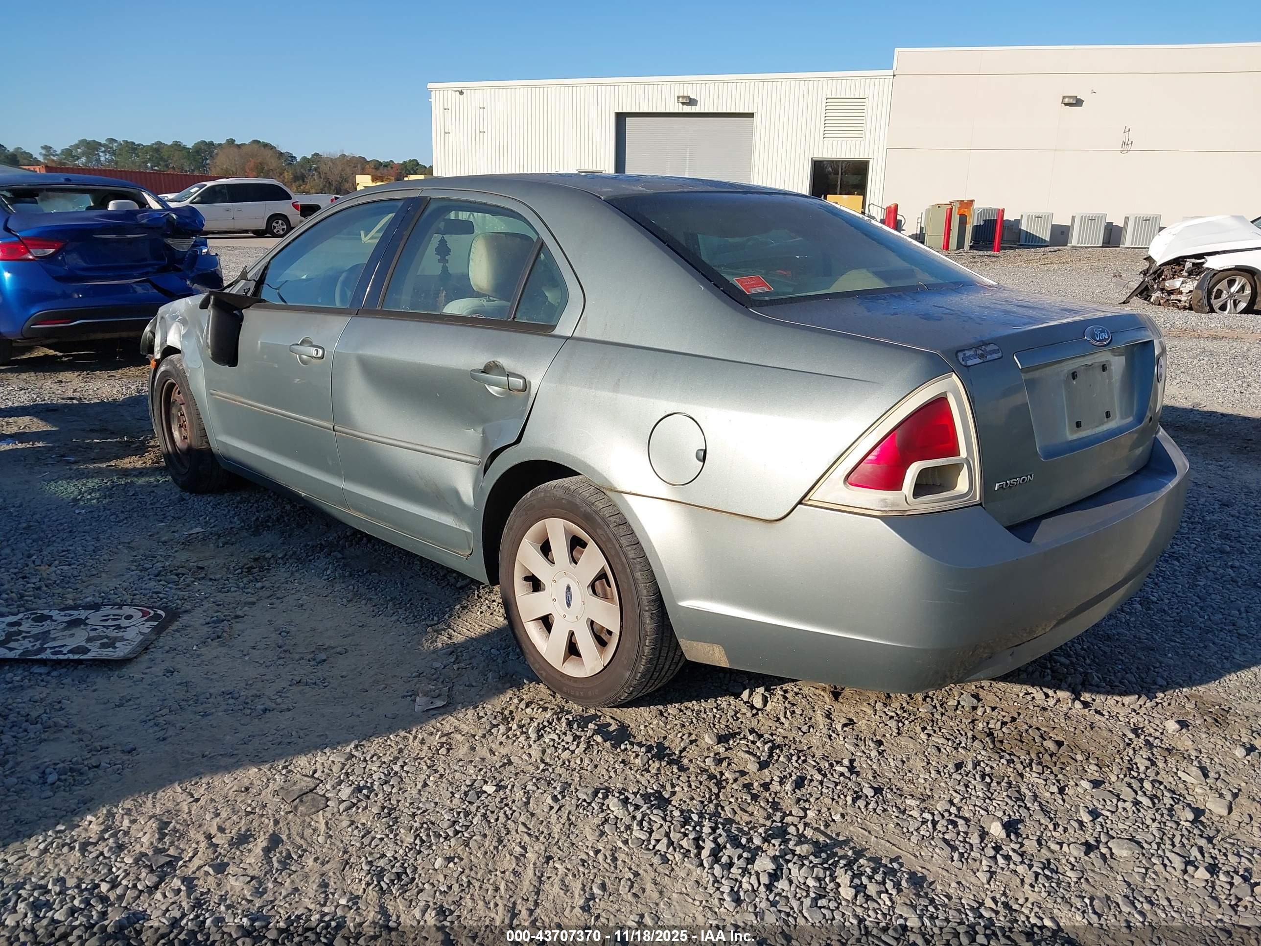 FORD FUSION image 3