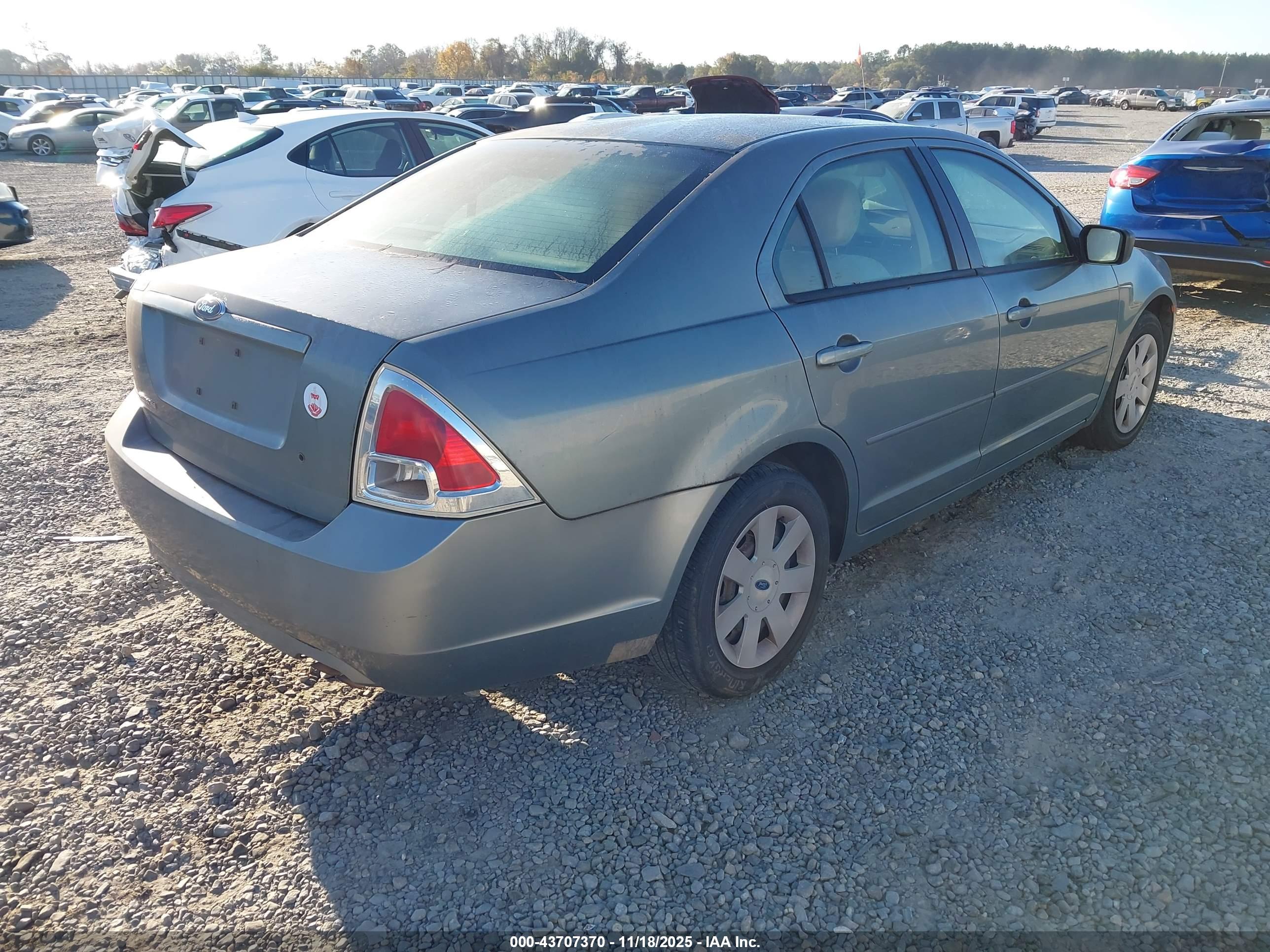 FORD FUSION image 4