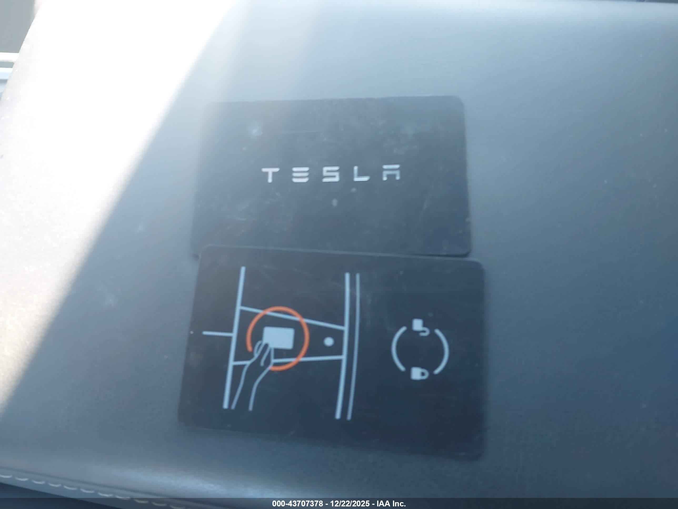TESLA MODEL image 11
