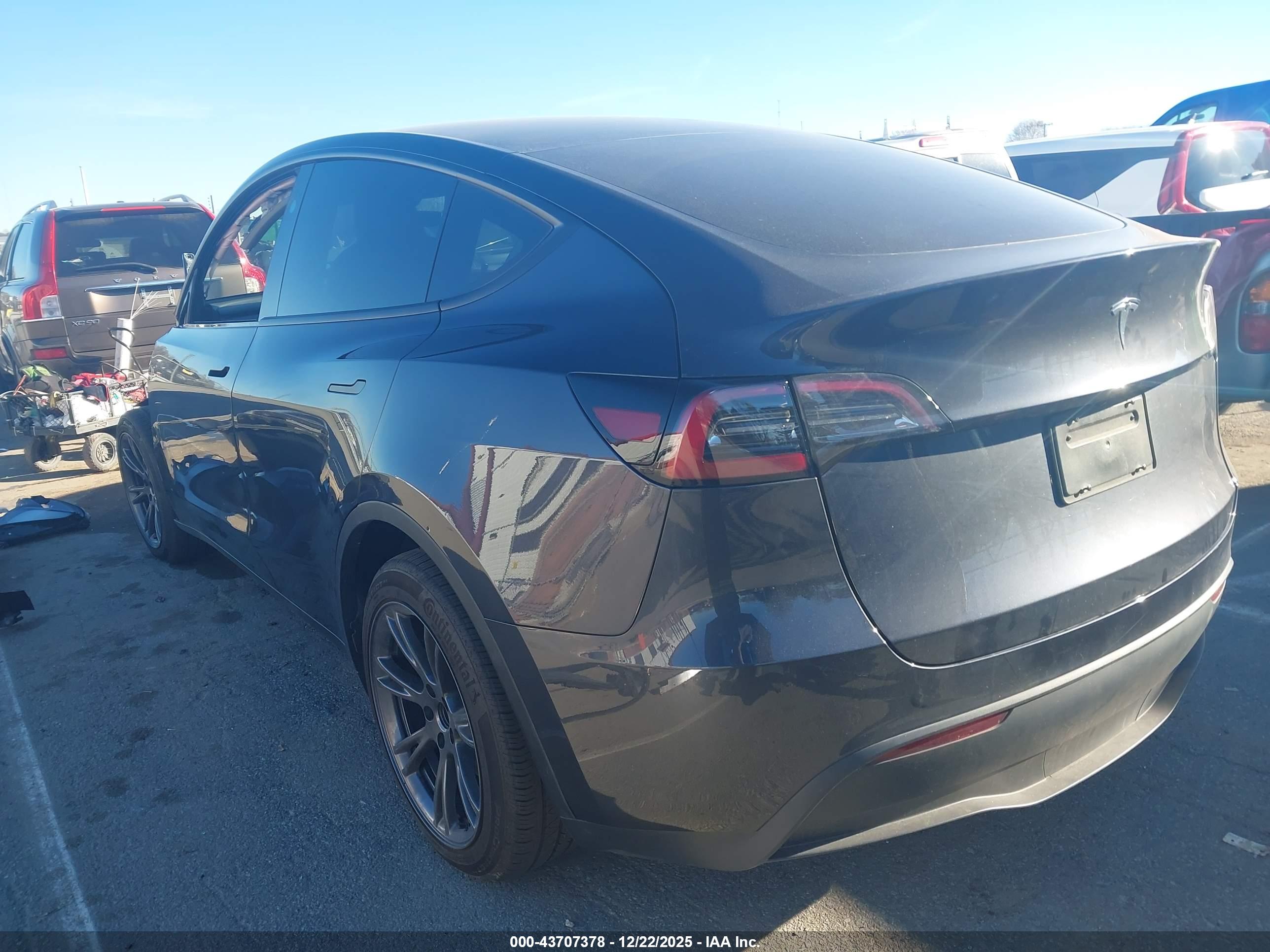 TESLA MODEL image 3