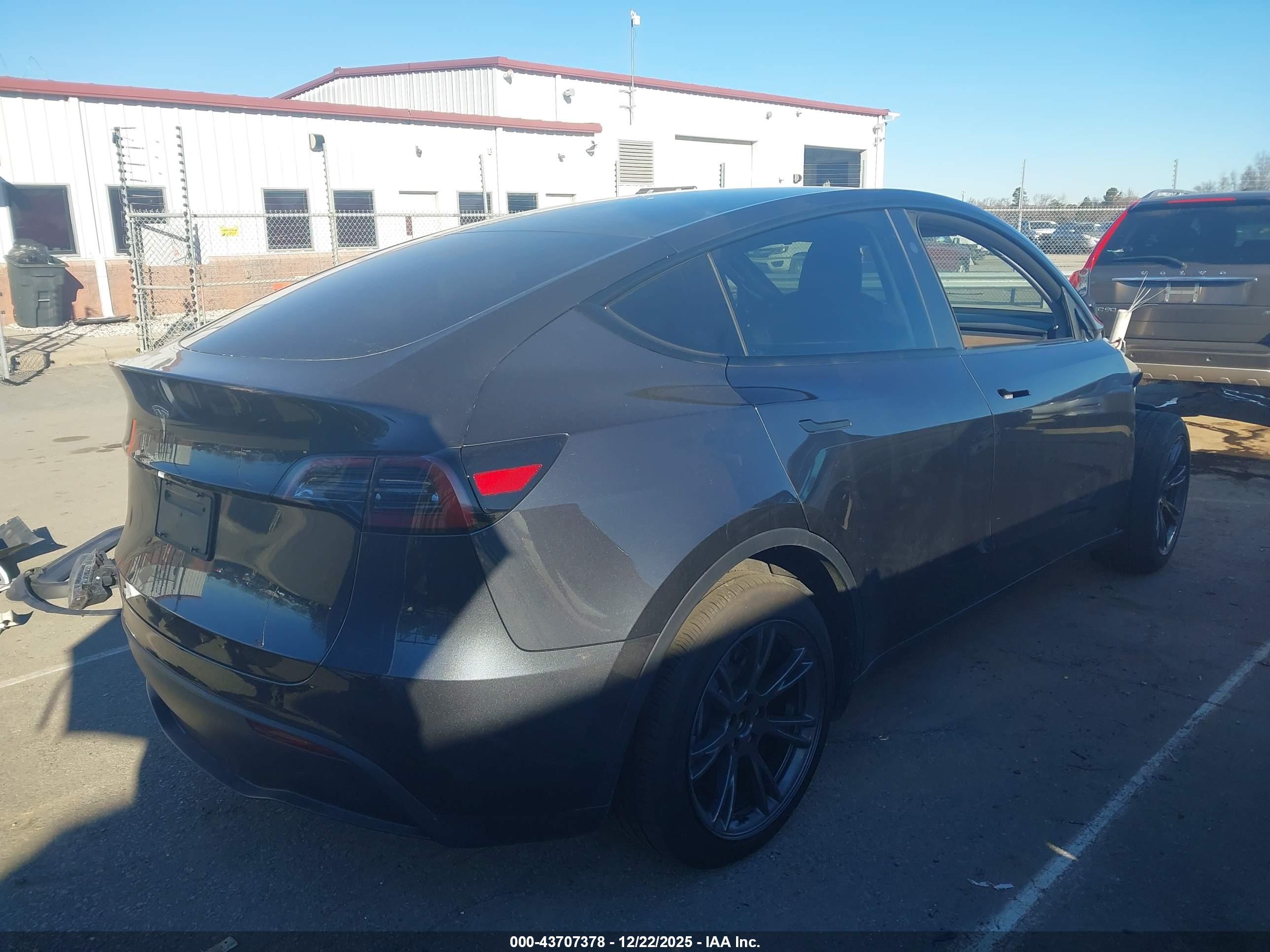 TESLA MODEL image 4