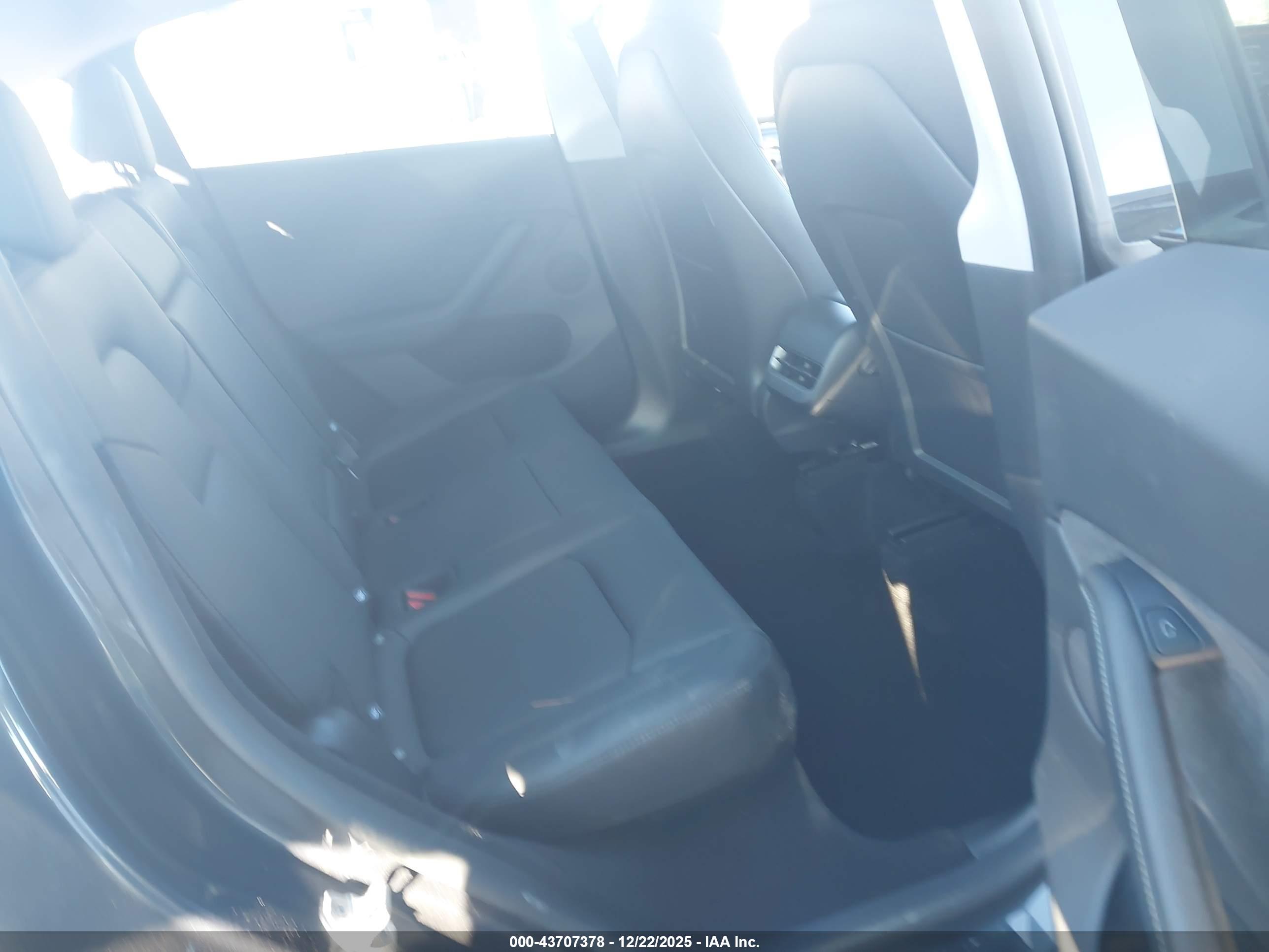TESLA MODEL image 8