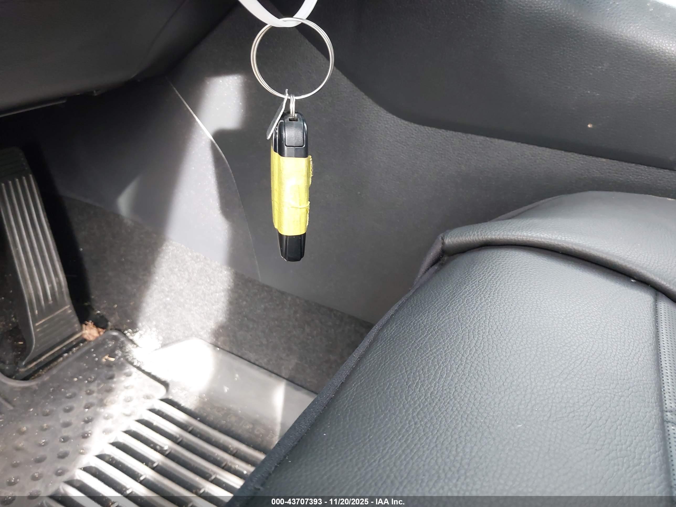 TOYOTA RAV4 image 11