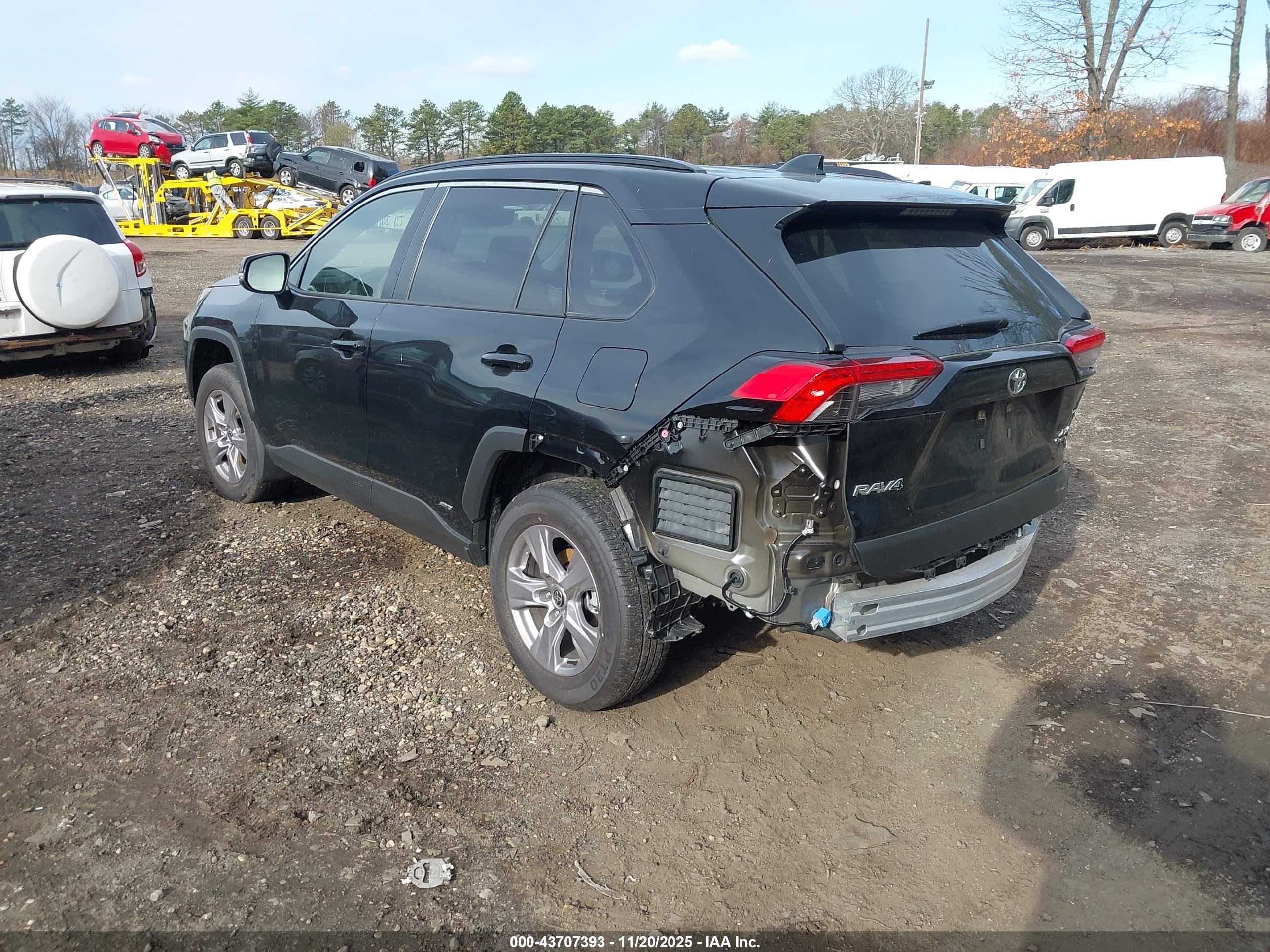 TOYOTA RAV4 image 3