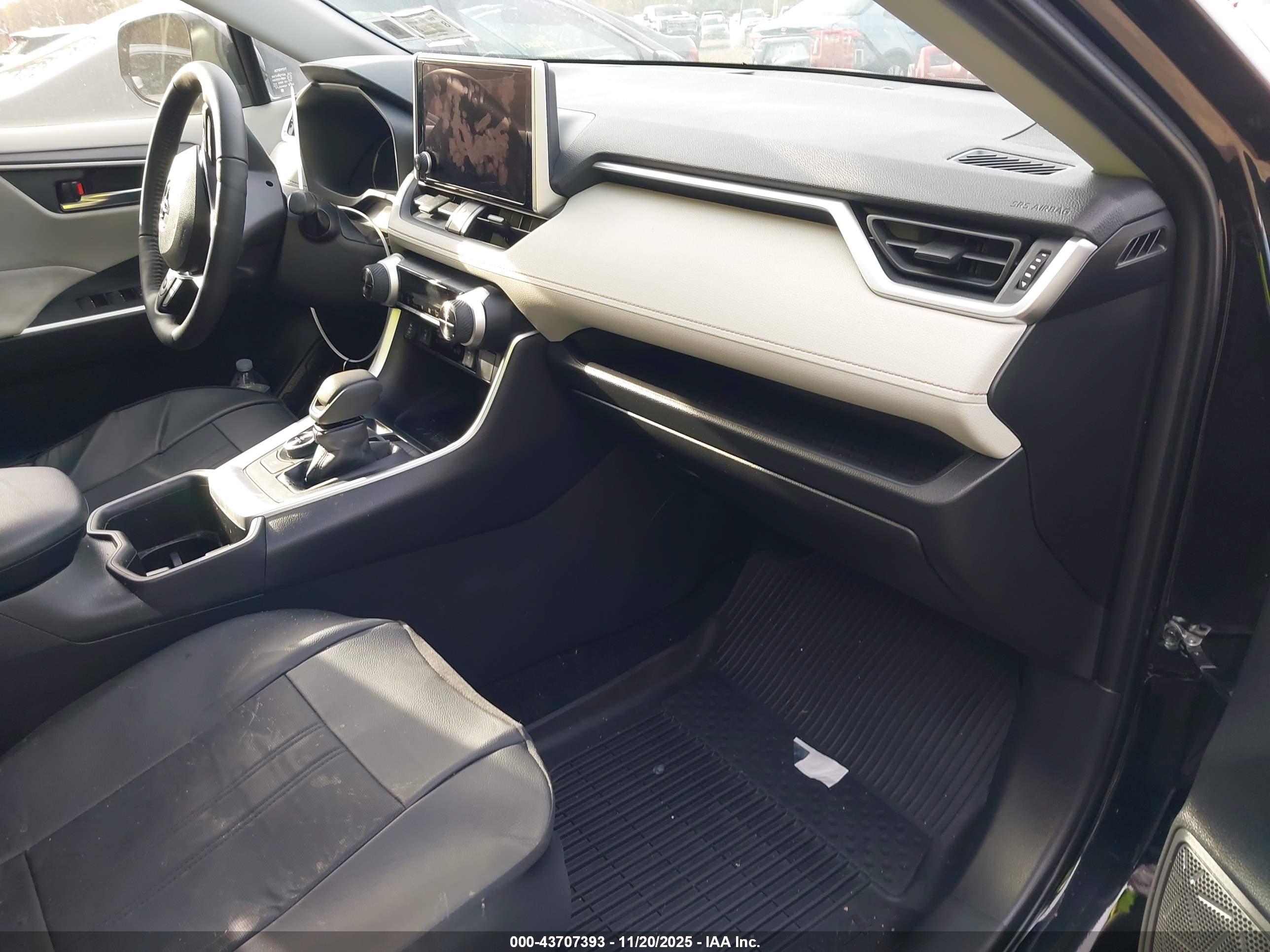 TOYOTA RAV4 image 5