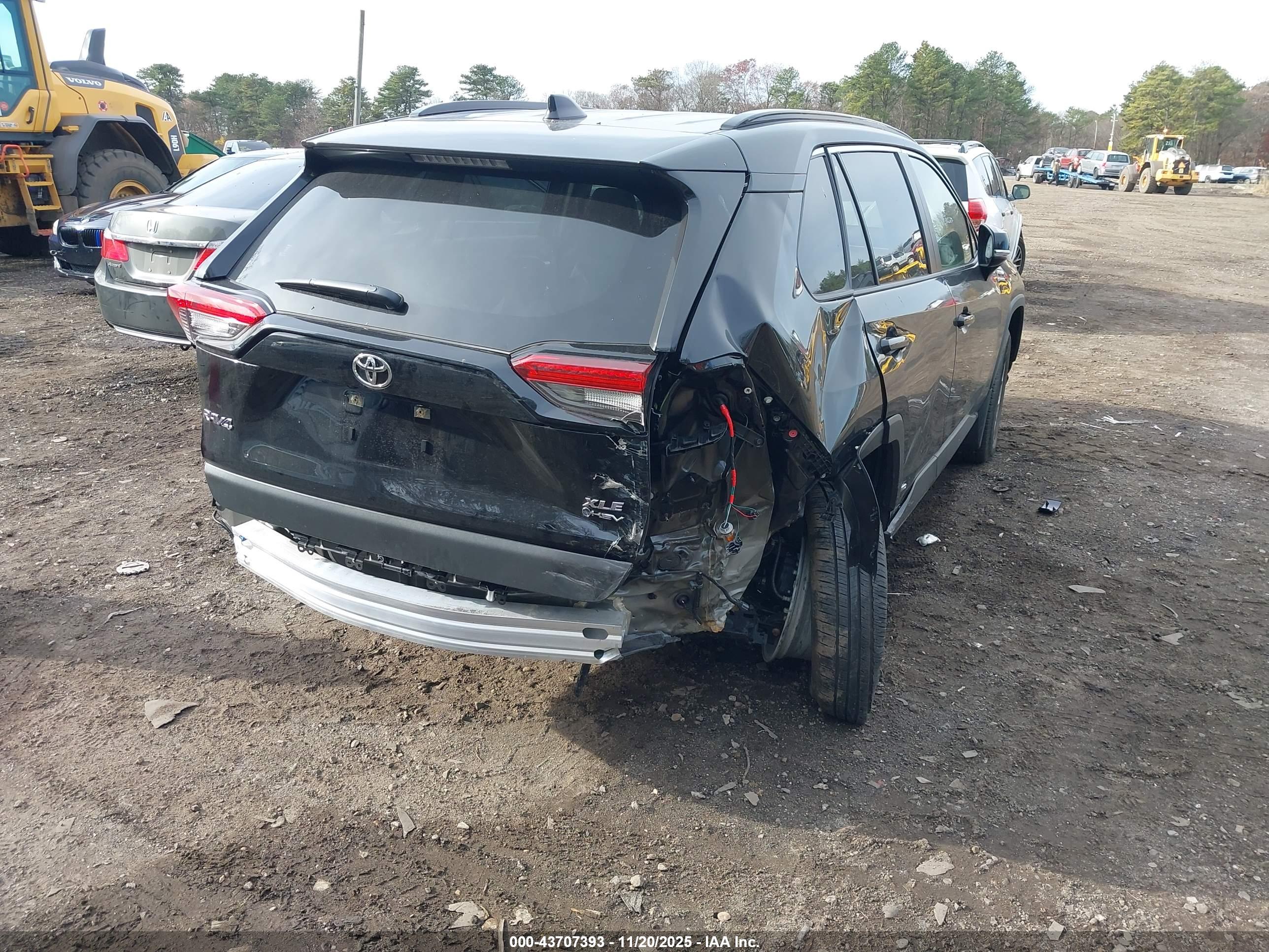 TOYOTA RAV4 image 6