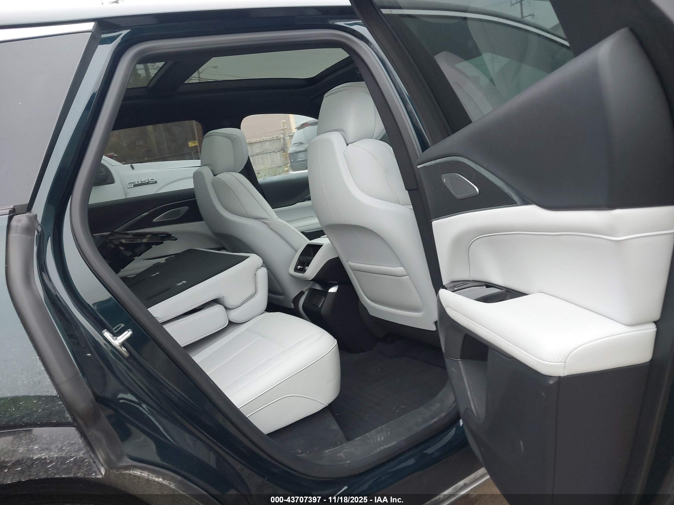 CADILLAC LYRIQ image 8