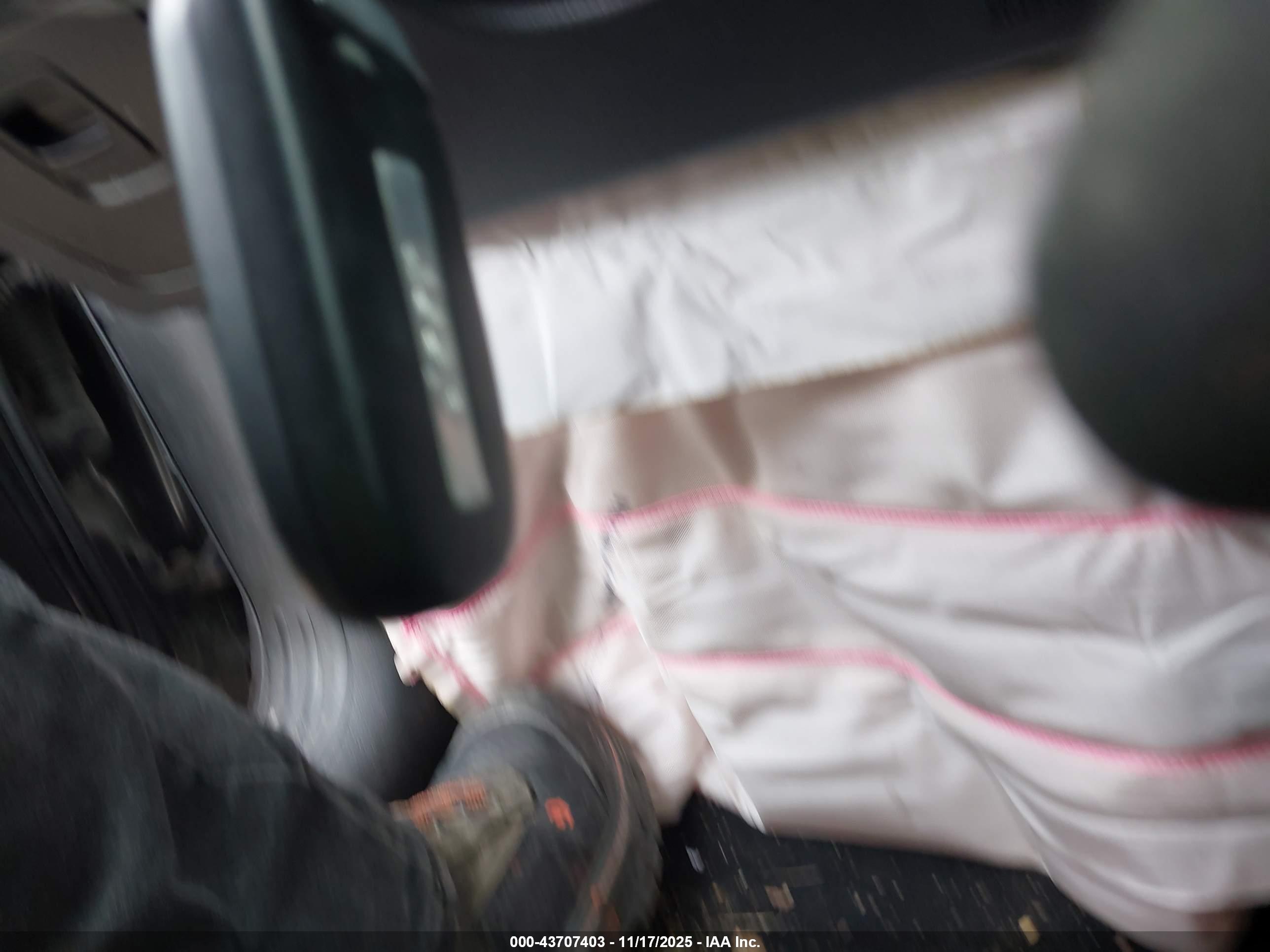 JEEP CHEROKEE image 11