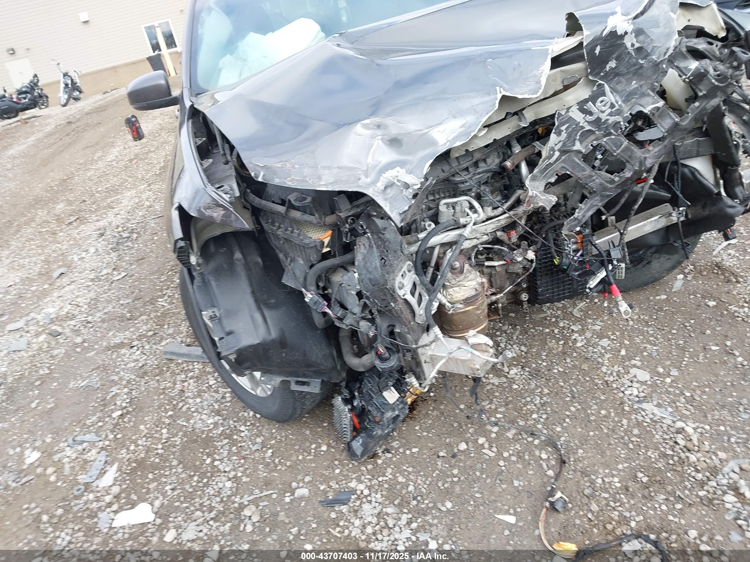 JEEP CHEROKEE image 6