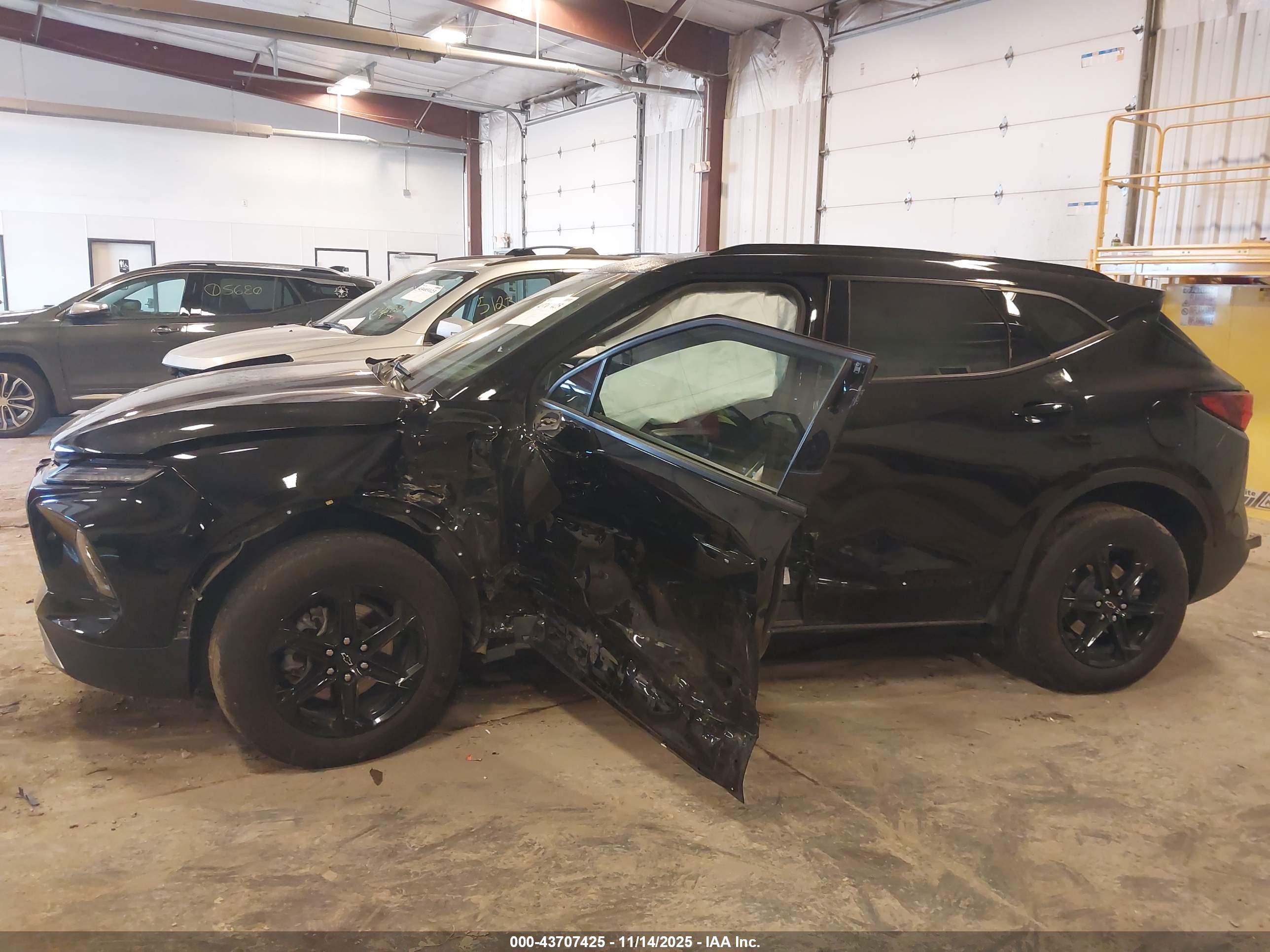 CHEVROLET BLAZER image 6