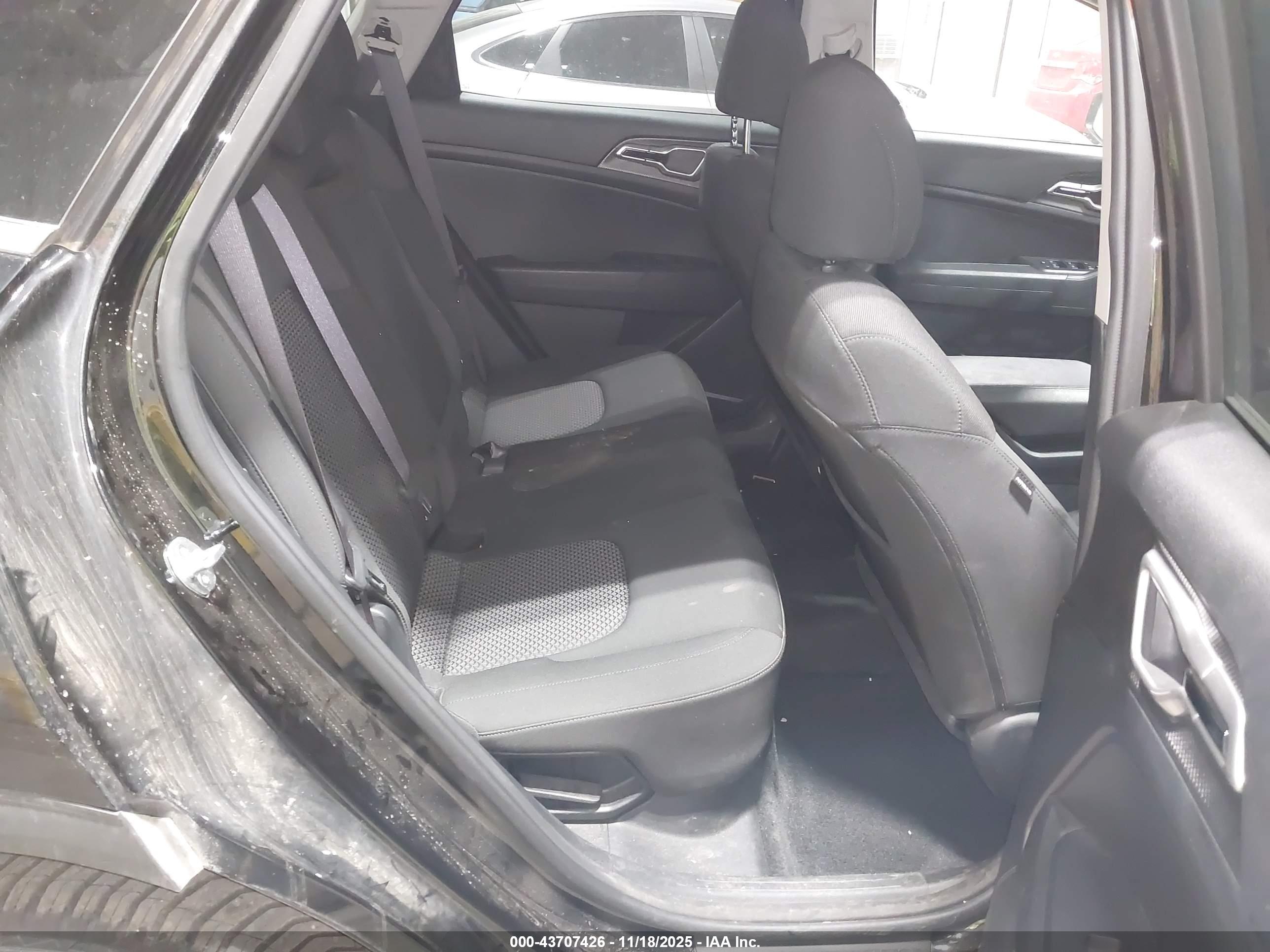 KIA SPORTAGE image 8