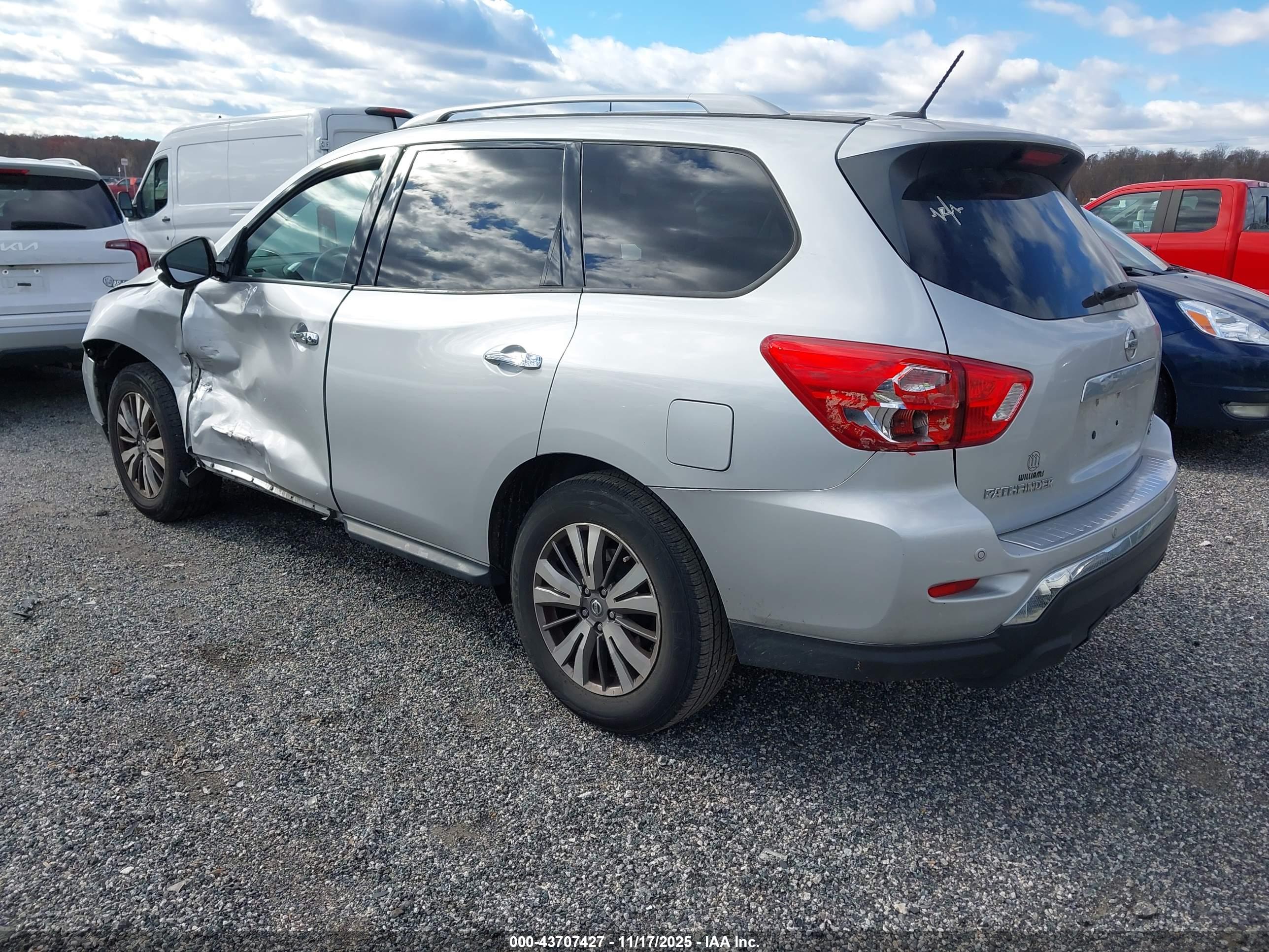 NISSAN PATHFINDER image 3
