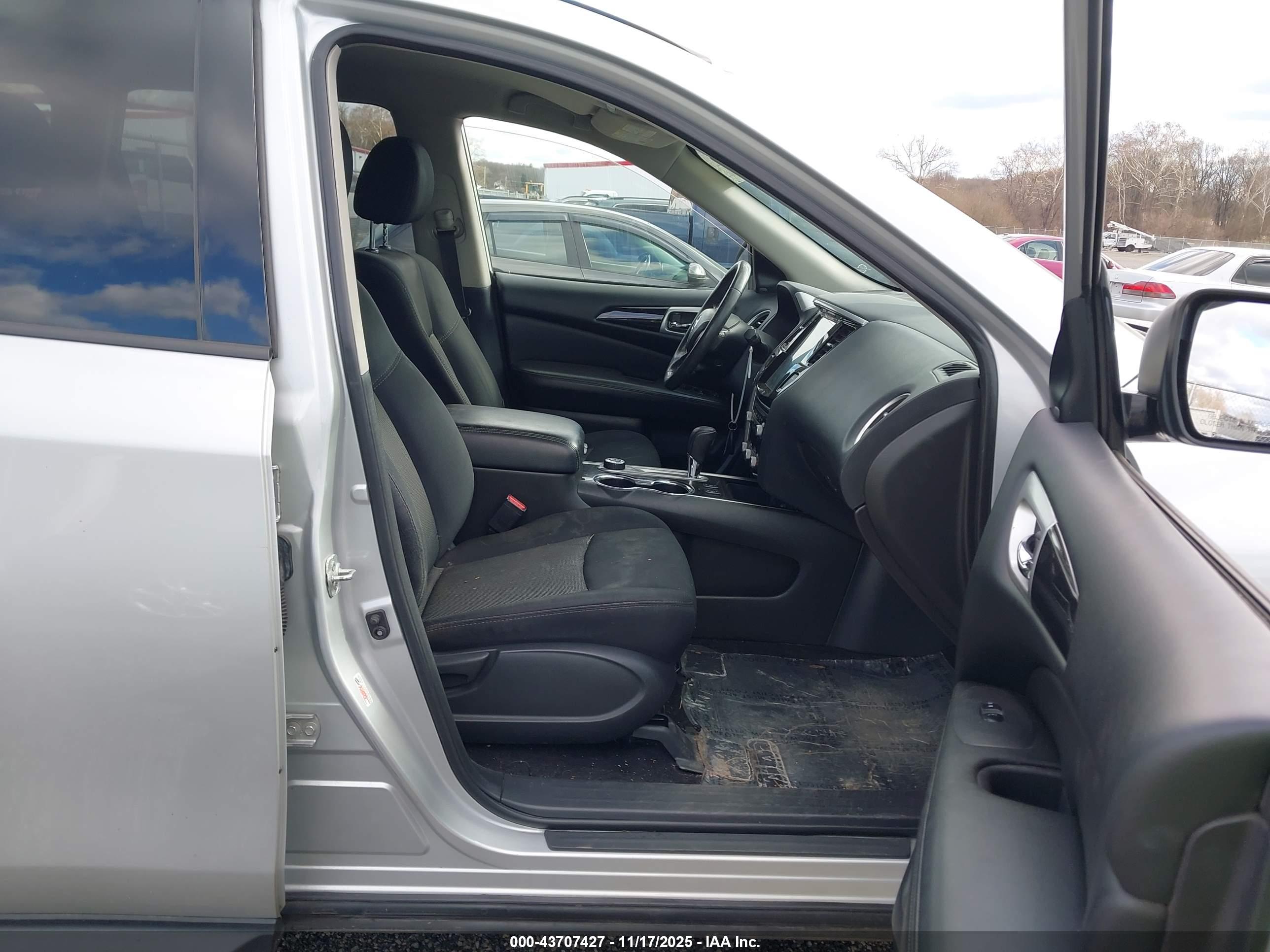 NISSAN PATHFINDER image 5