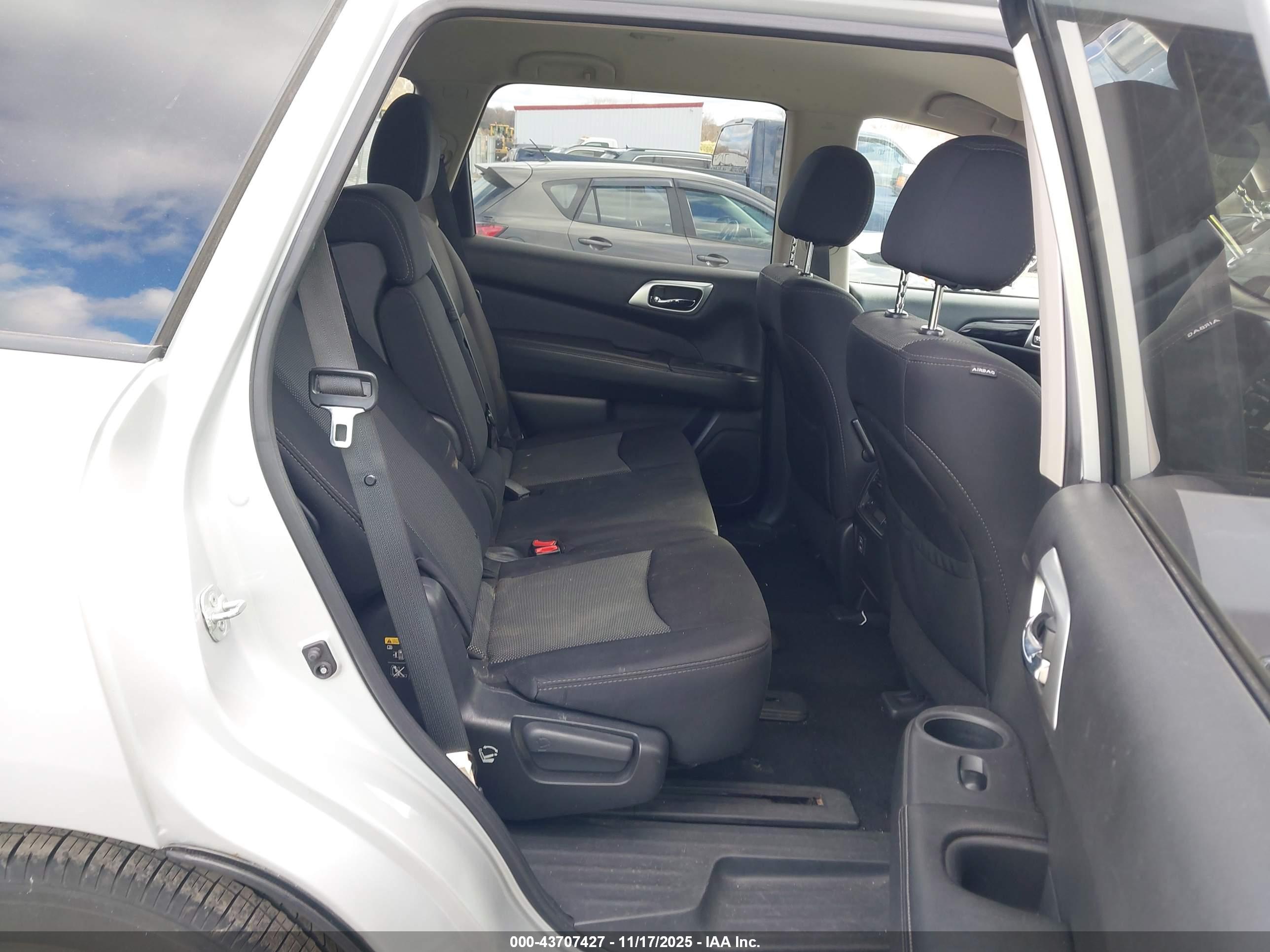 NISSAN PATHFINDER image 8