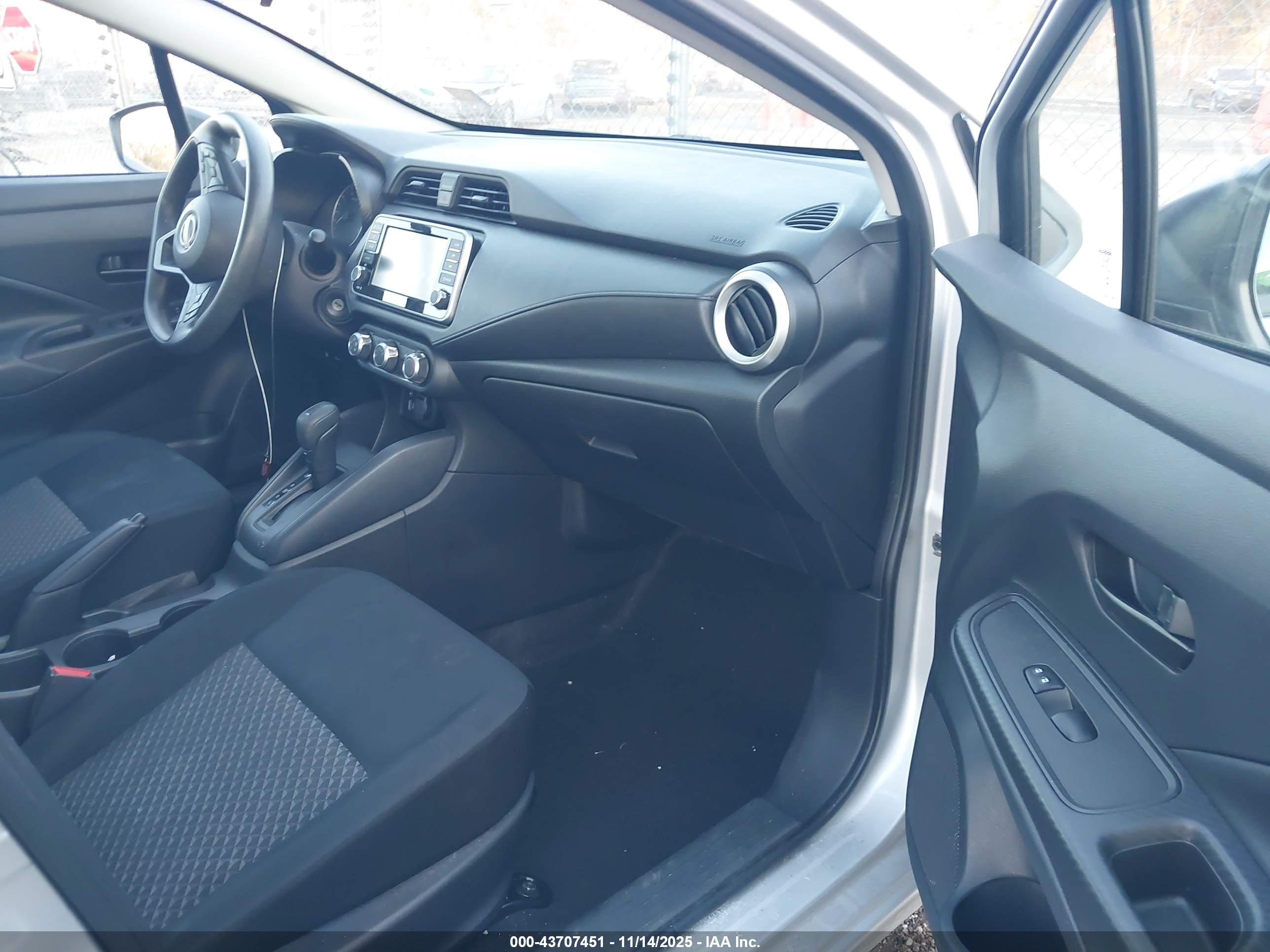 NISSAN VERSA image 5