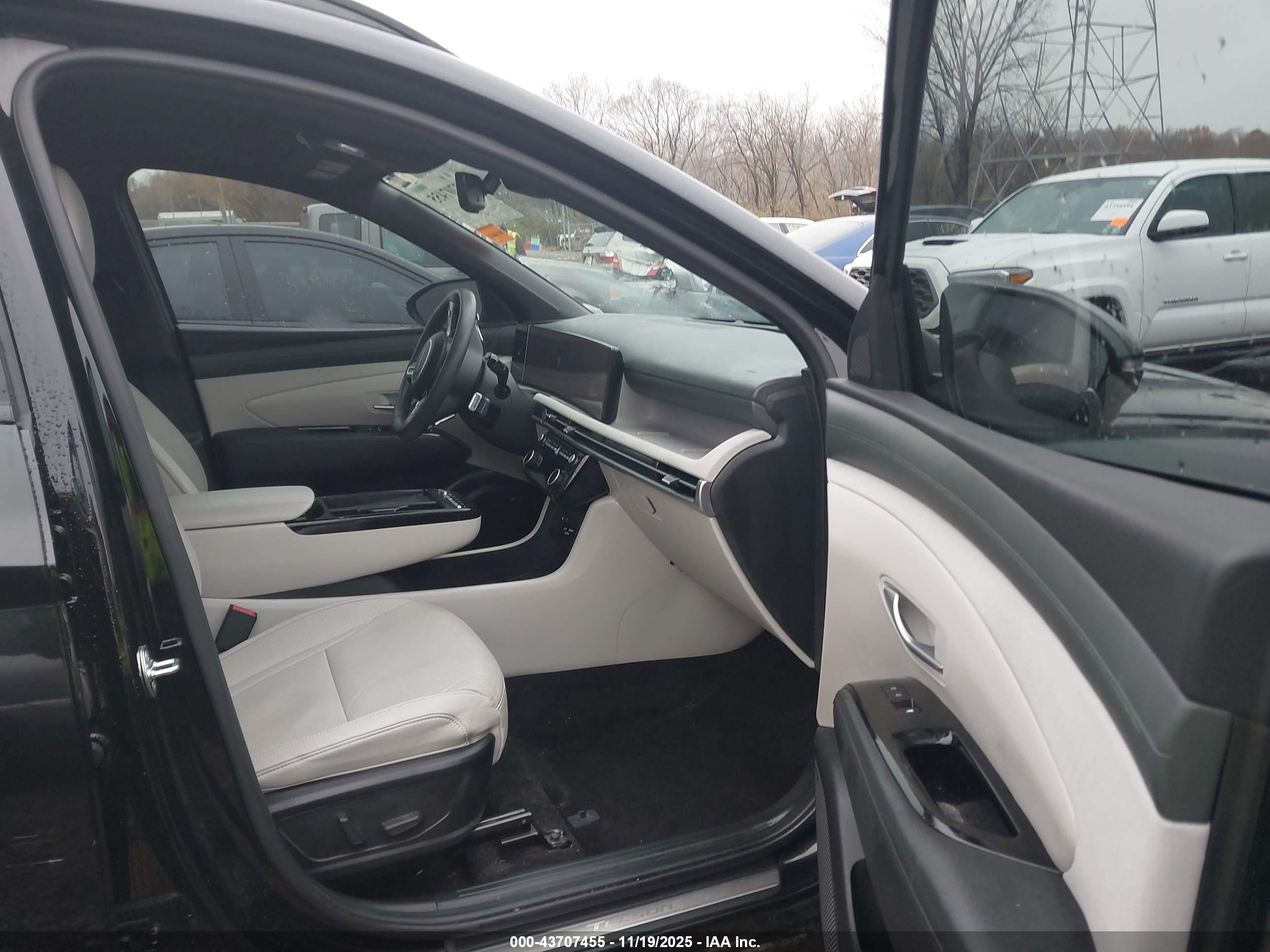 HYUNDAI TUCSON image 5
