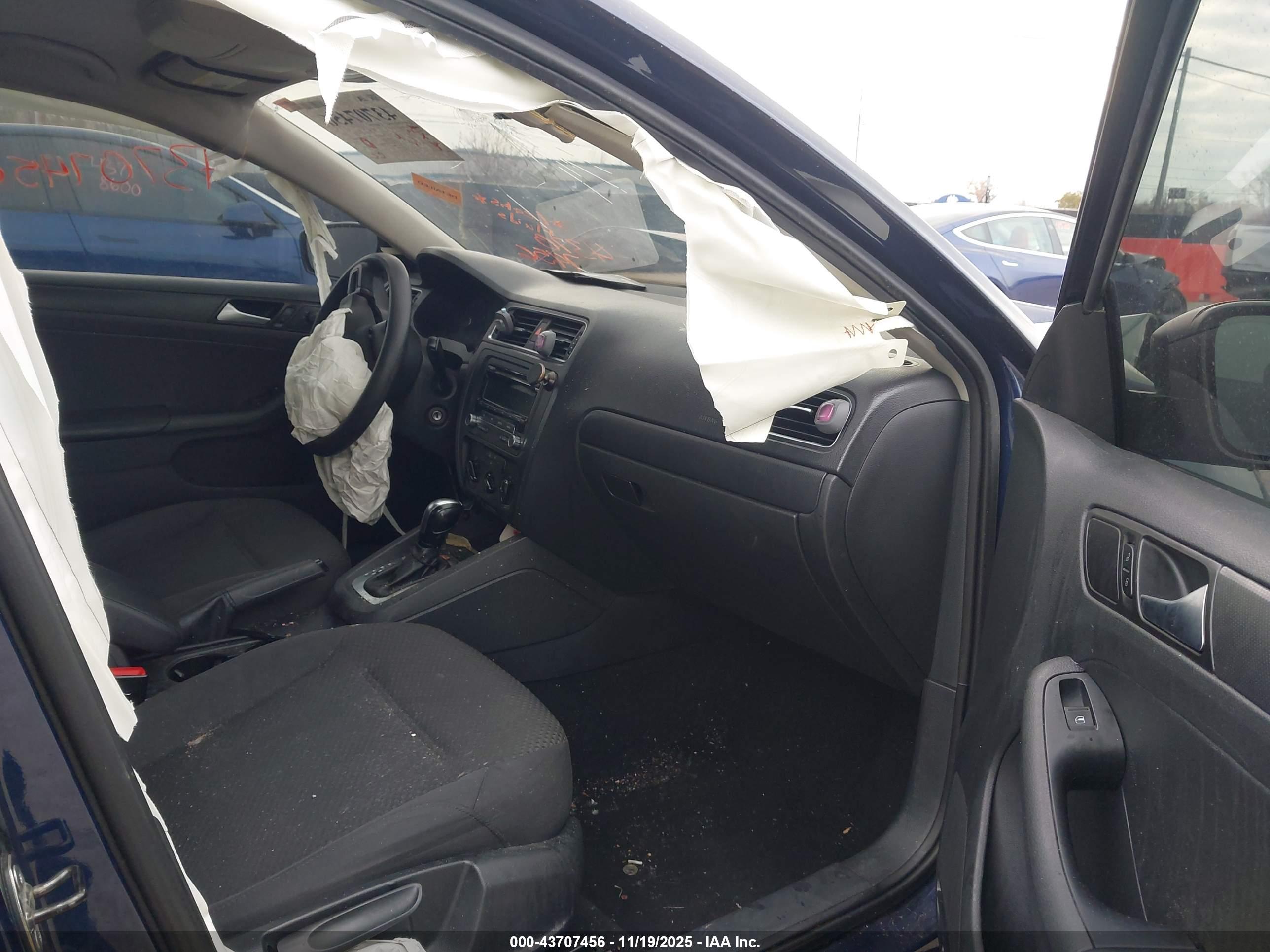 VOLKSWAGEN JETTA image 5