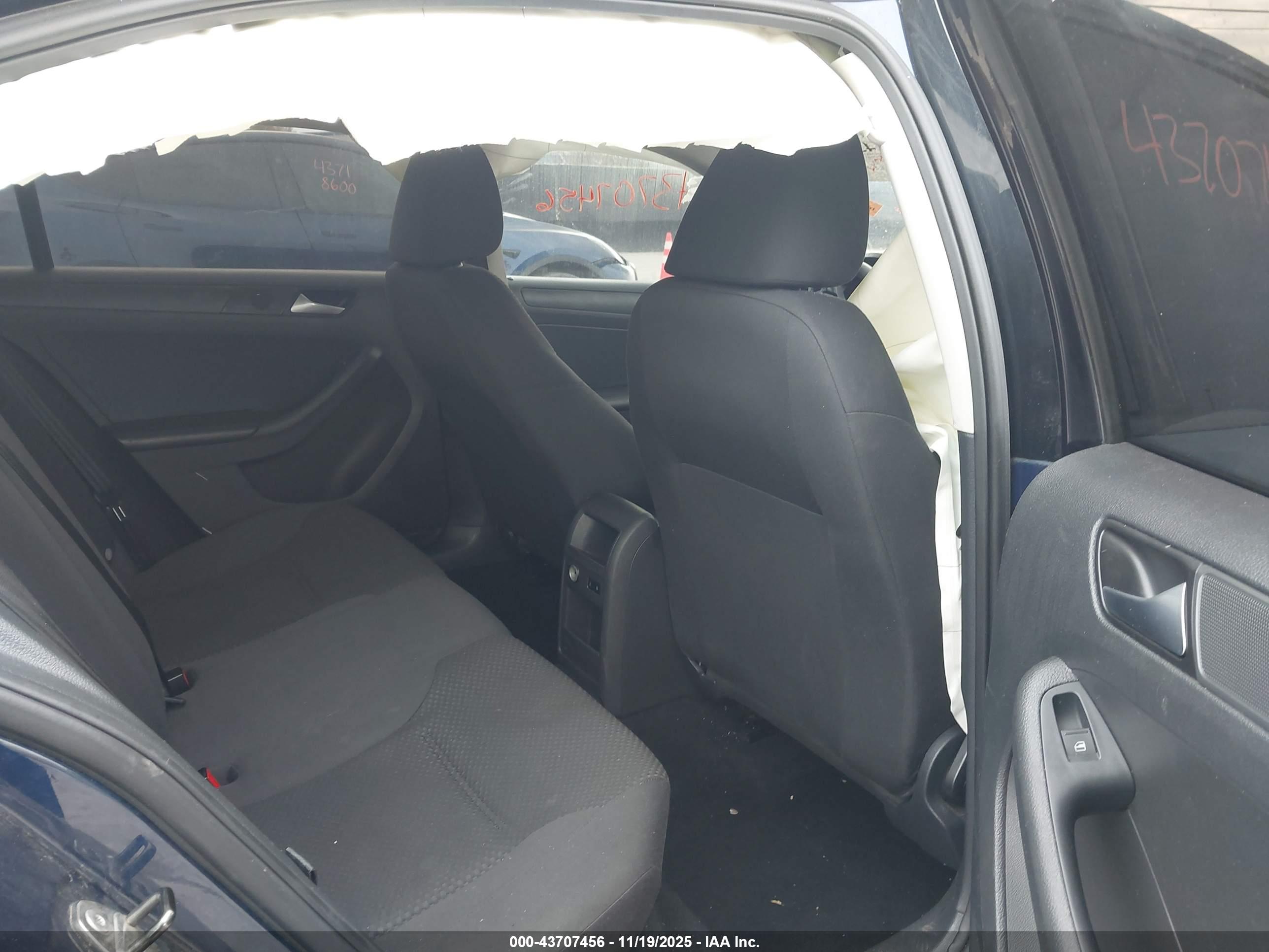 VOLKSWAGEN JETTA image 8