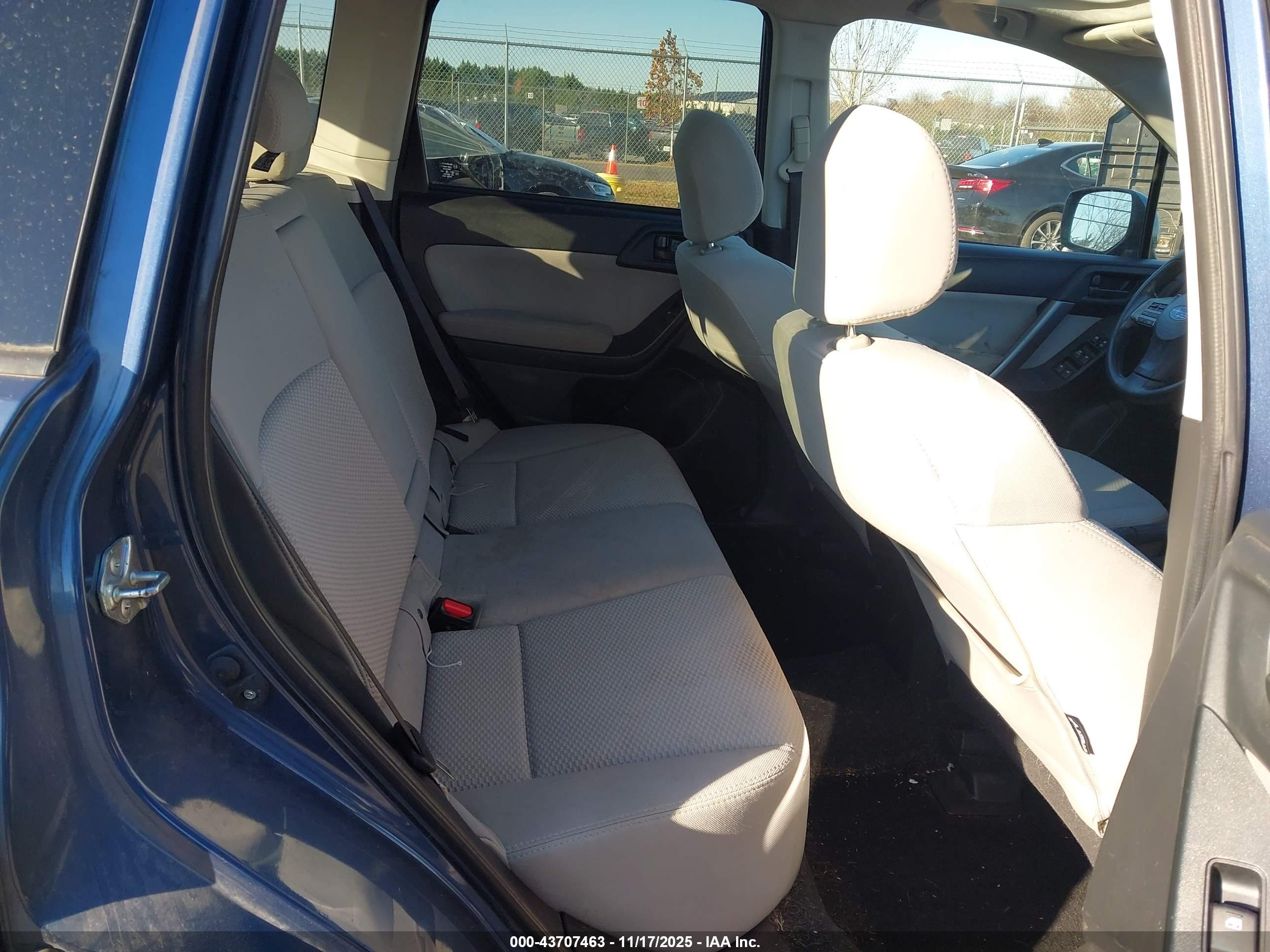 SUBARU FORESTER image 8