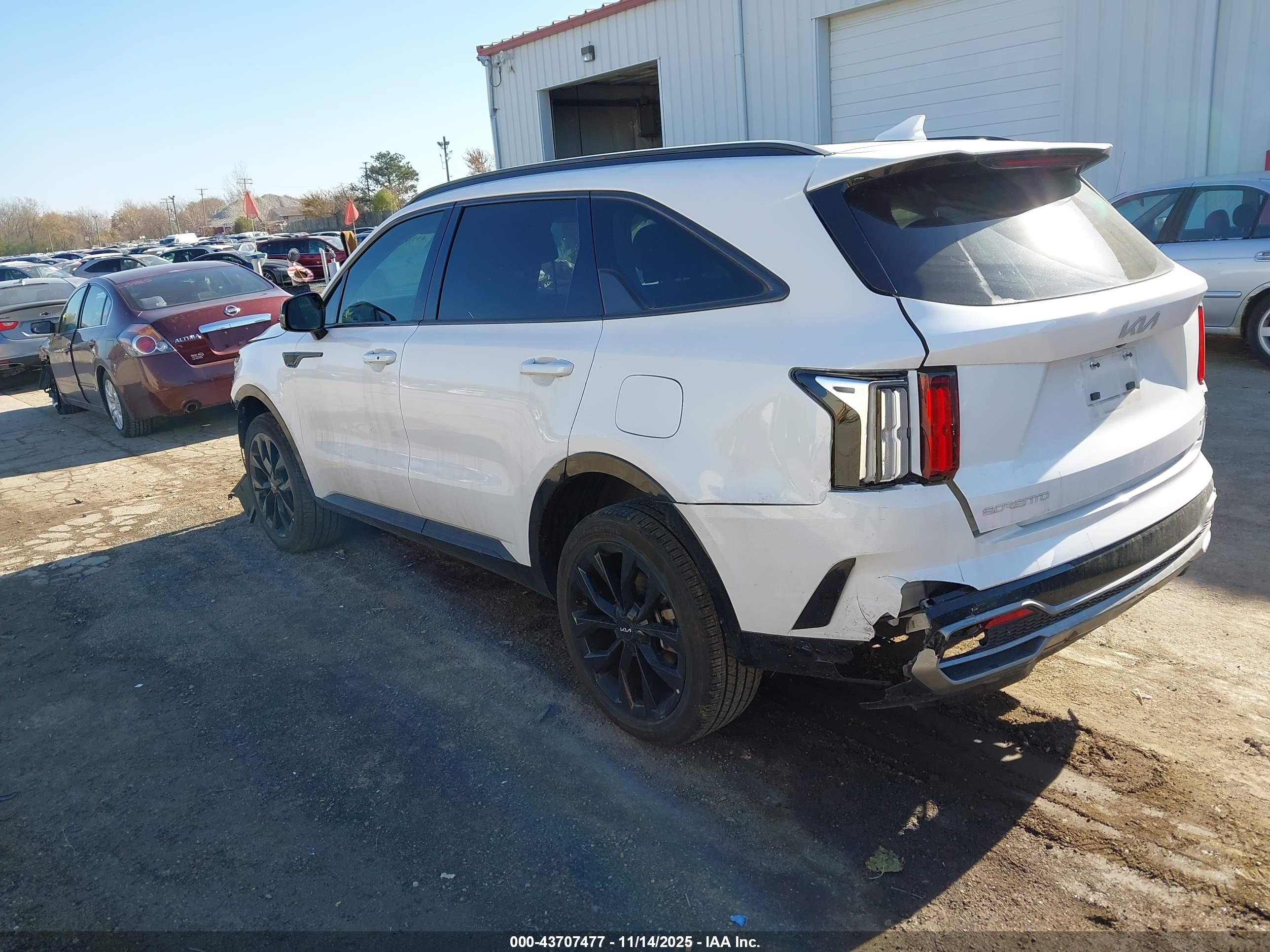KIA SORENTO image 3