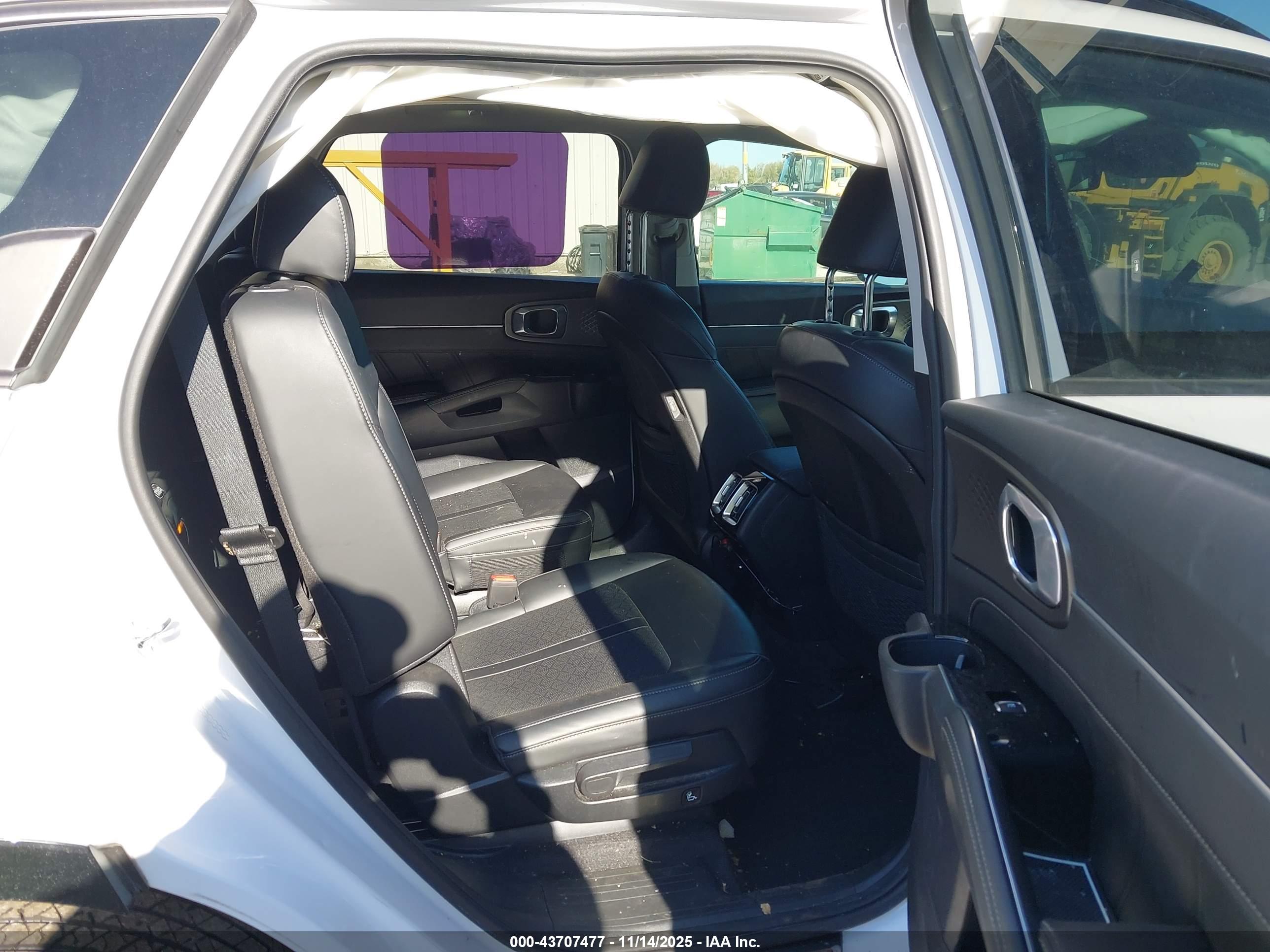 KIA SORENTO image 8