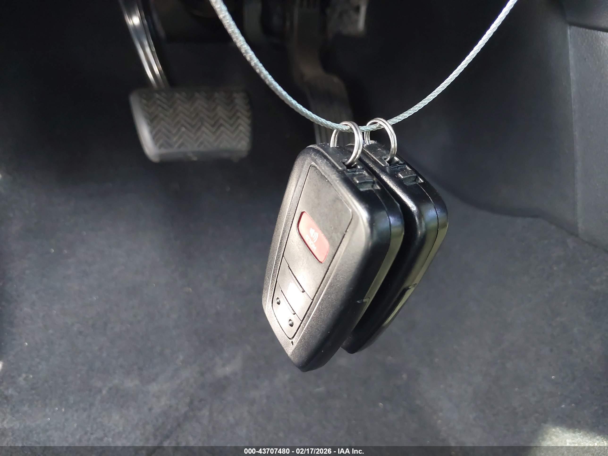 TOYOTA PRIUS image 11