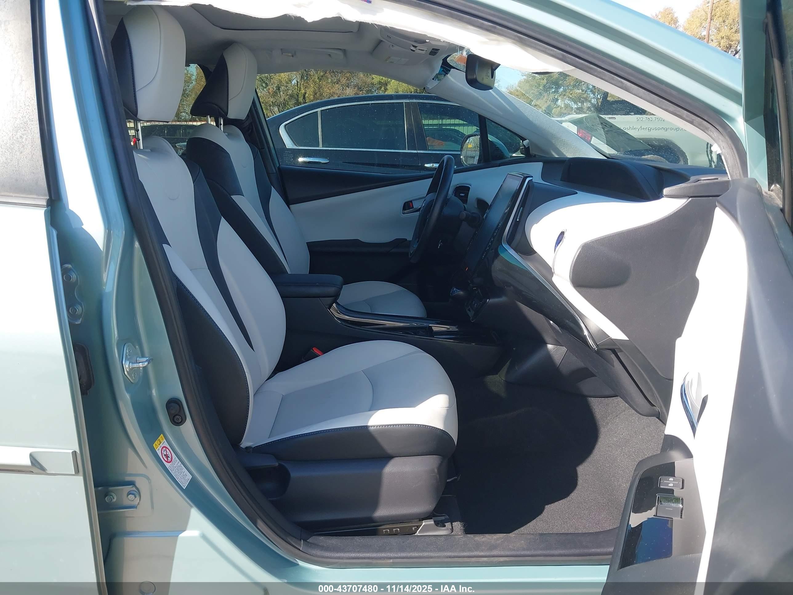 TOYOTA PRIUS image 5