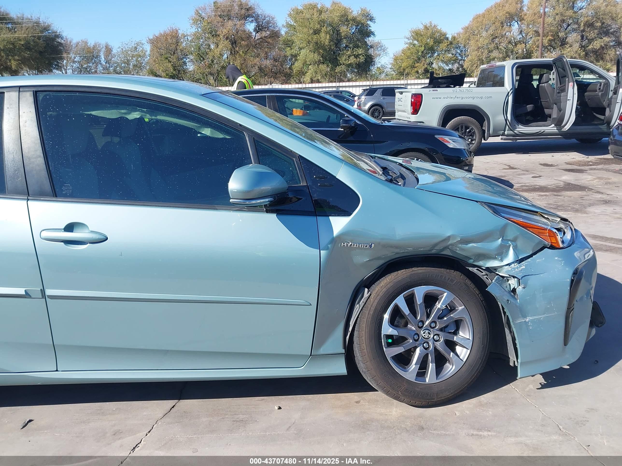 TOYOTA PRIUS image 6