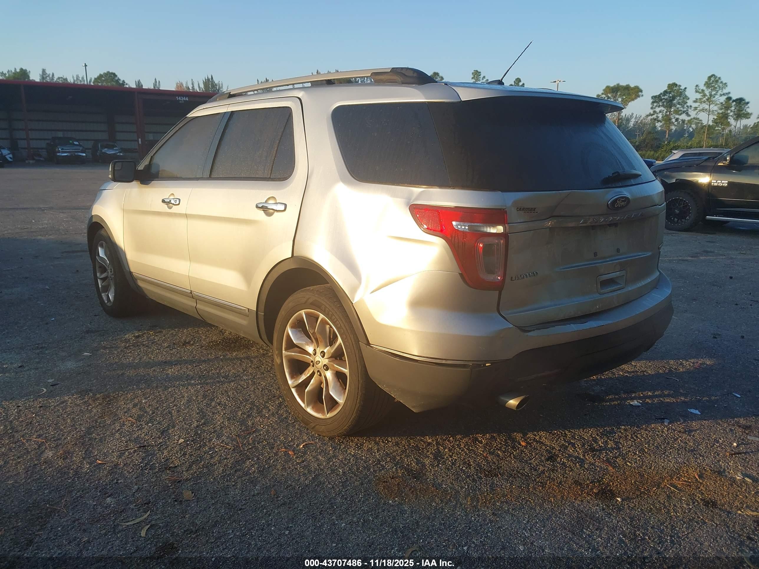 FORD EXPLORER image 3