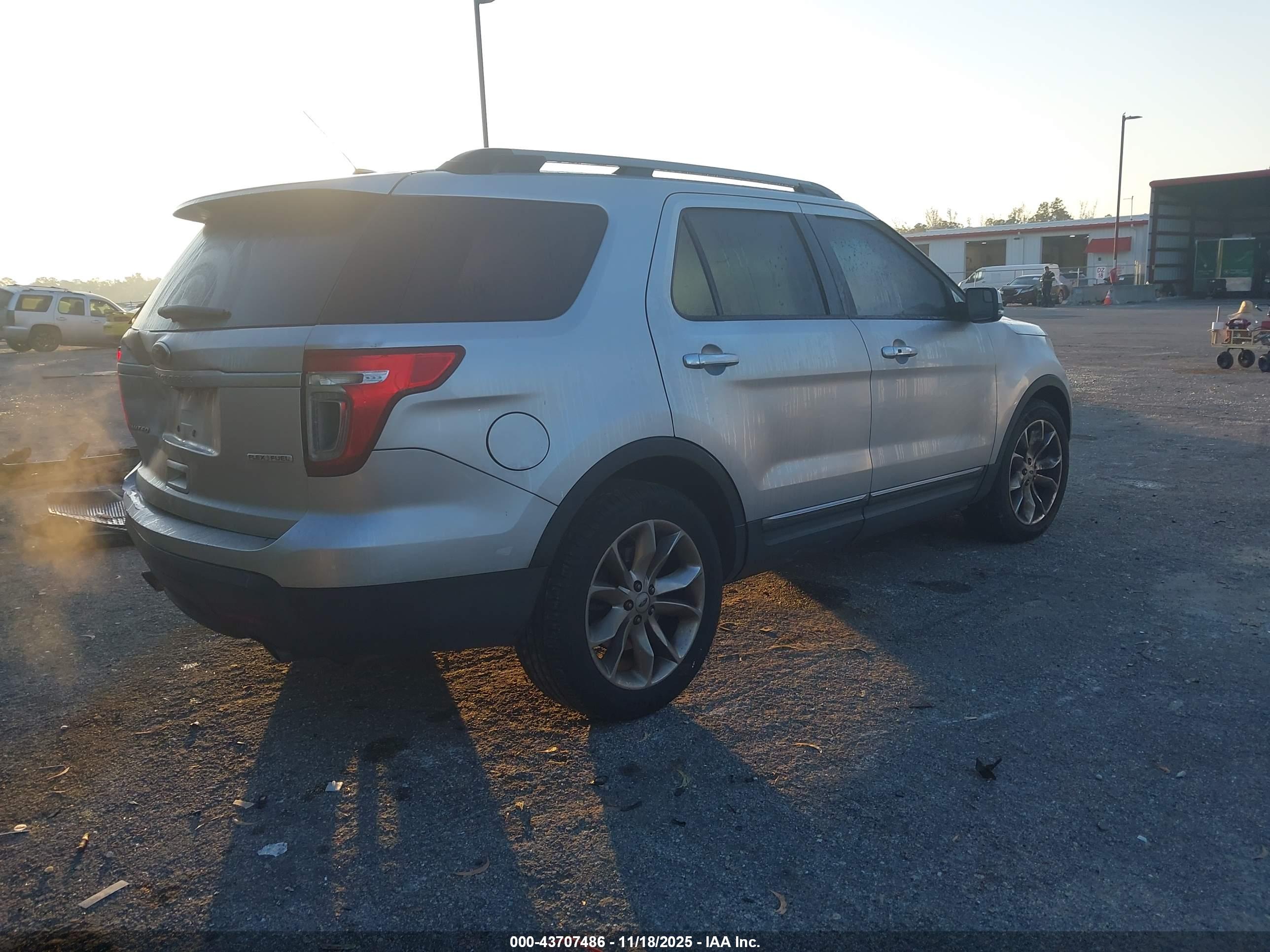 FORD EXPLORER image 4