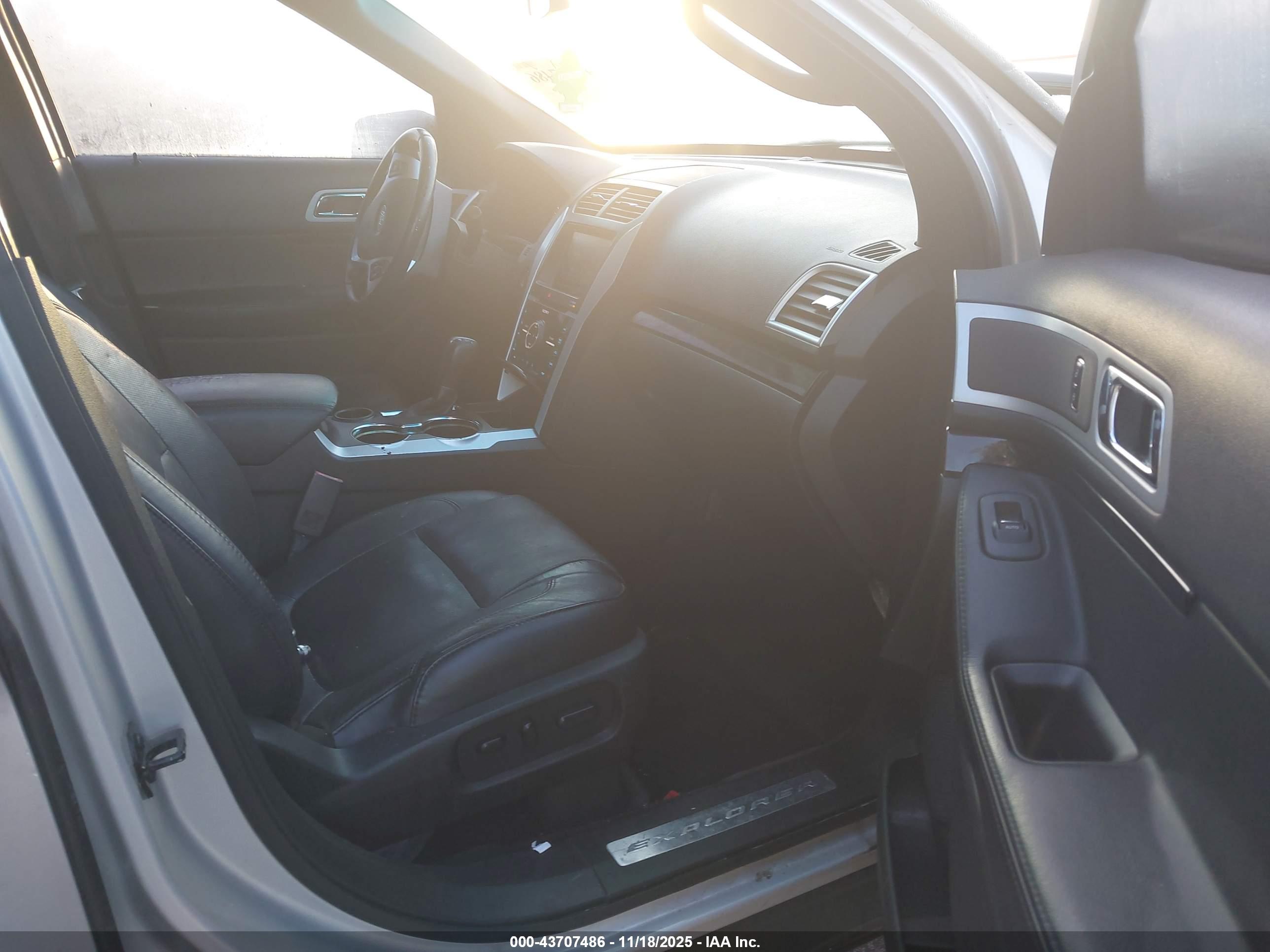 FORD EXPLORER image 5