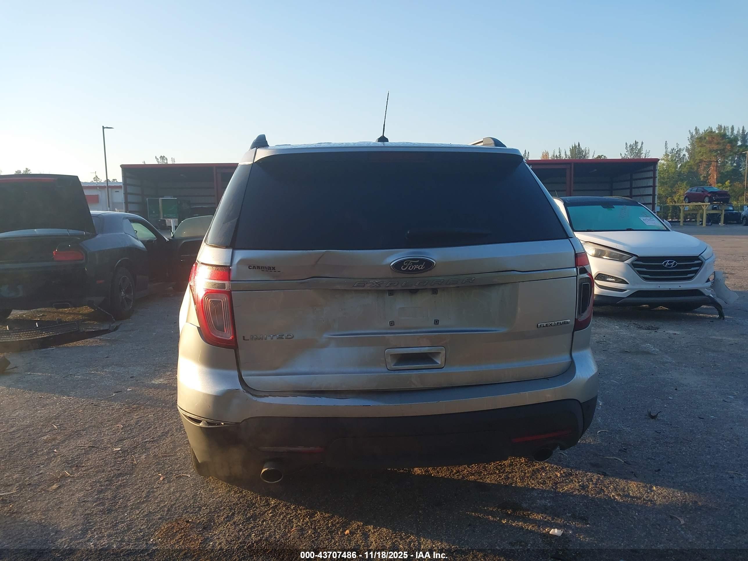 FORD EXPLORER image 6