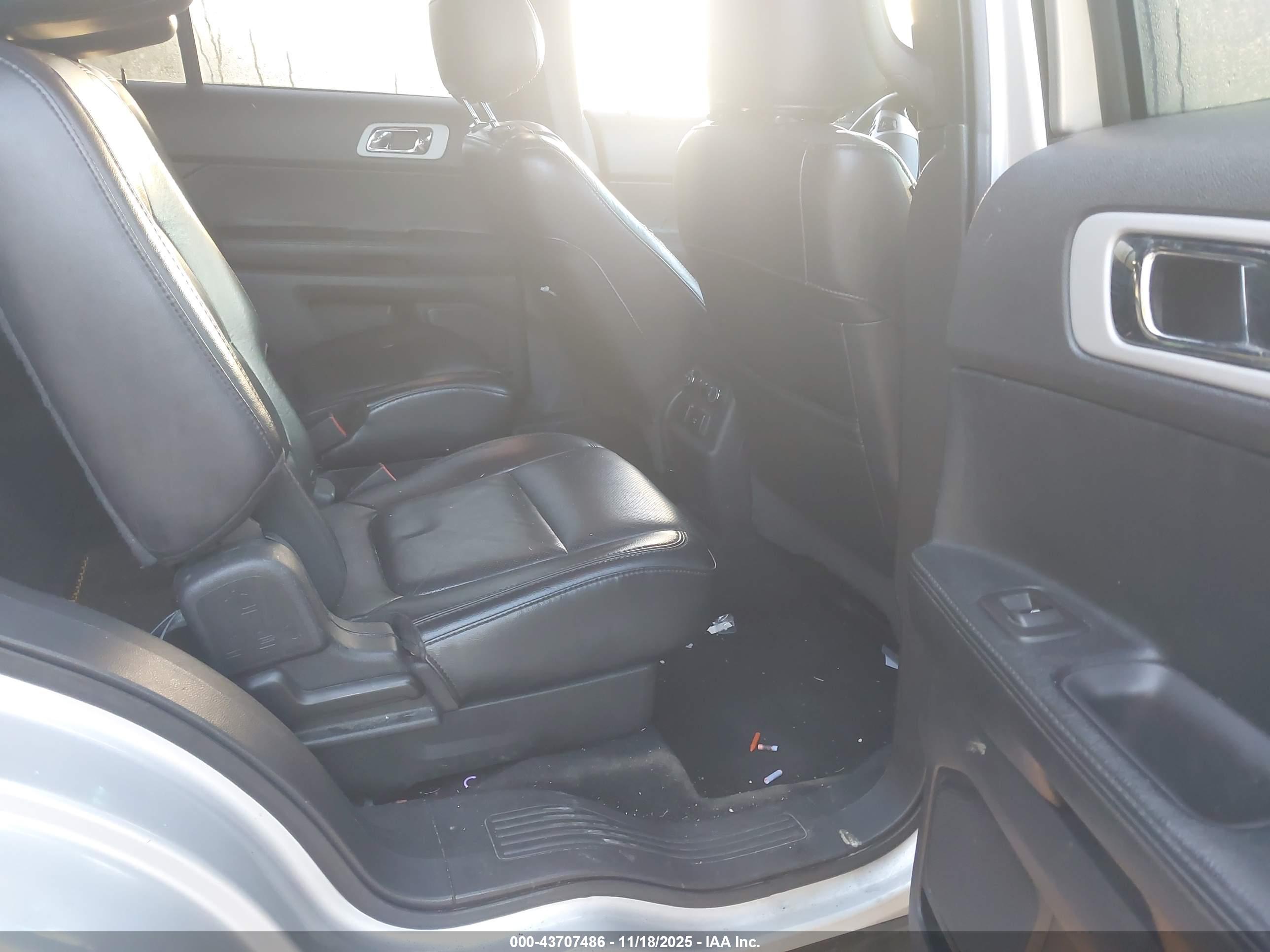 FORD EXPLORER image 8