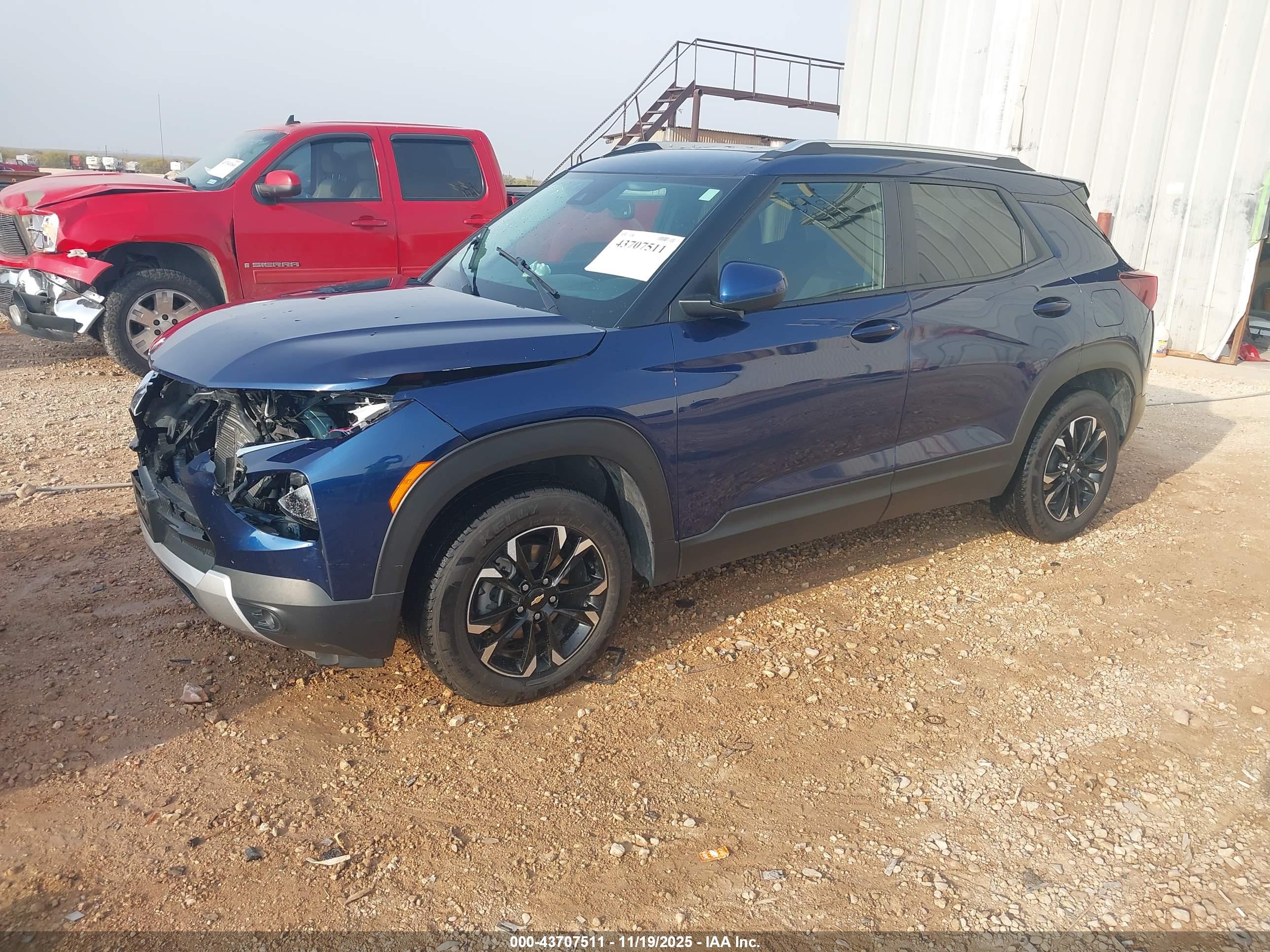 CHEVROLET TRAILBLAZER image 2