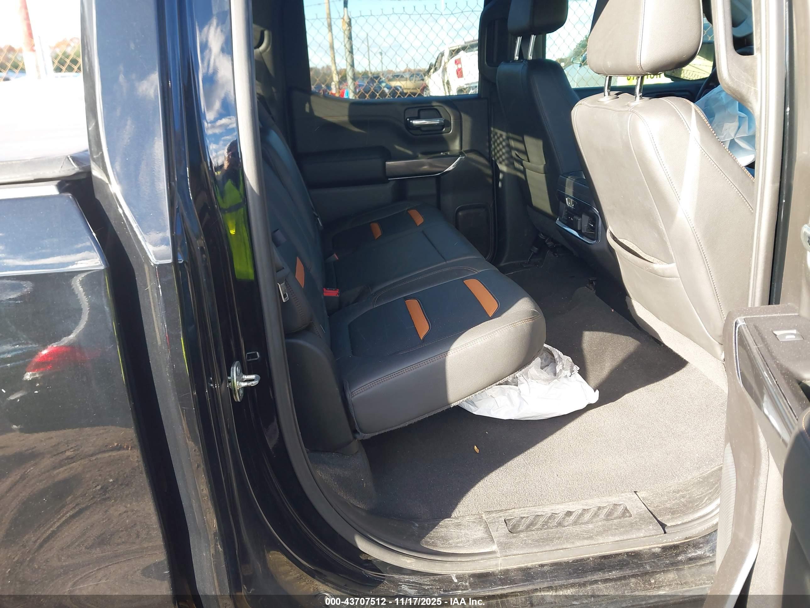 GMC SIERRA image 8