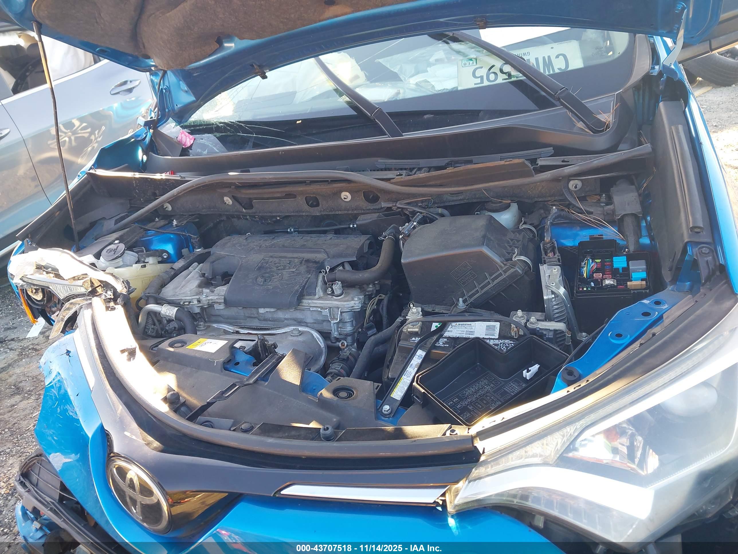TOYOTA RAV4 image 10