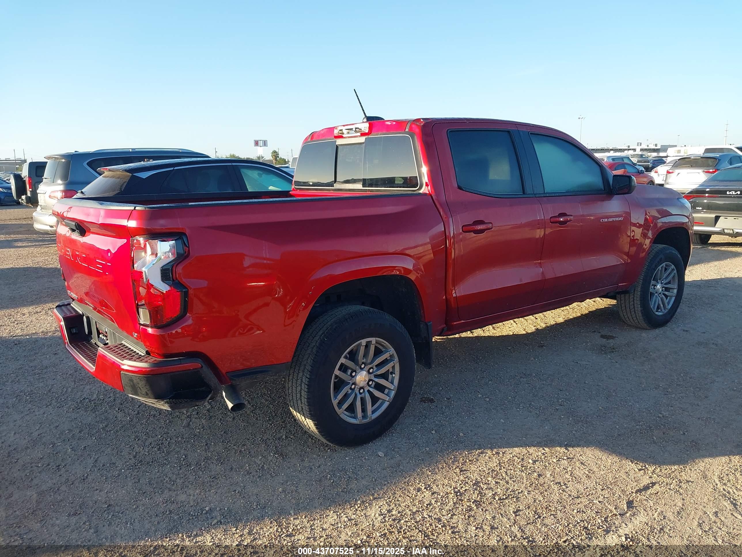 CHEVROLET COLORADO image 4