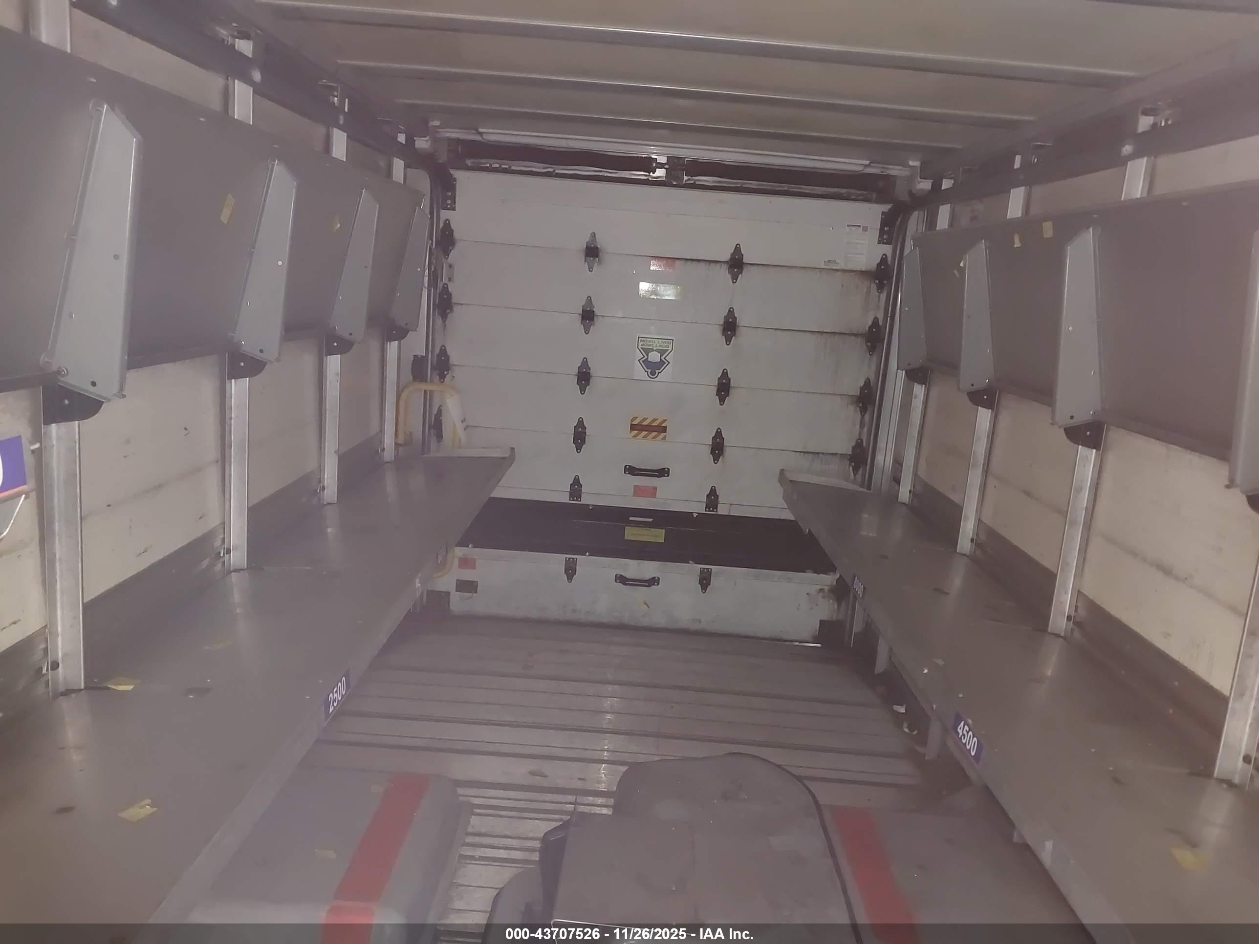 ISUZU COMMERCIAL image 8