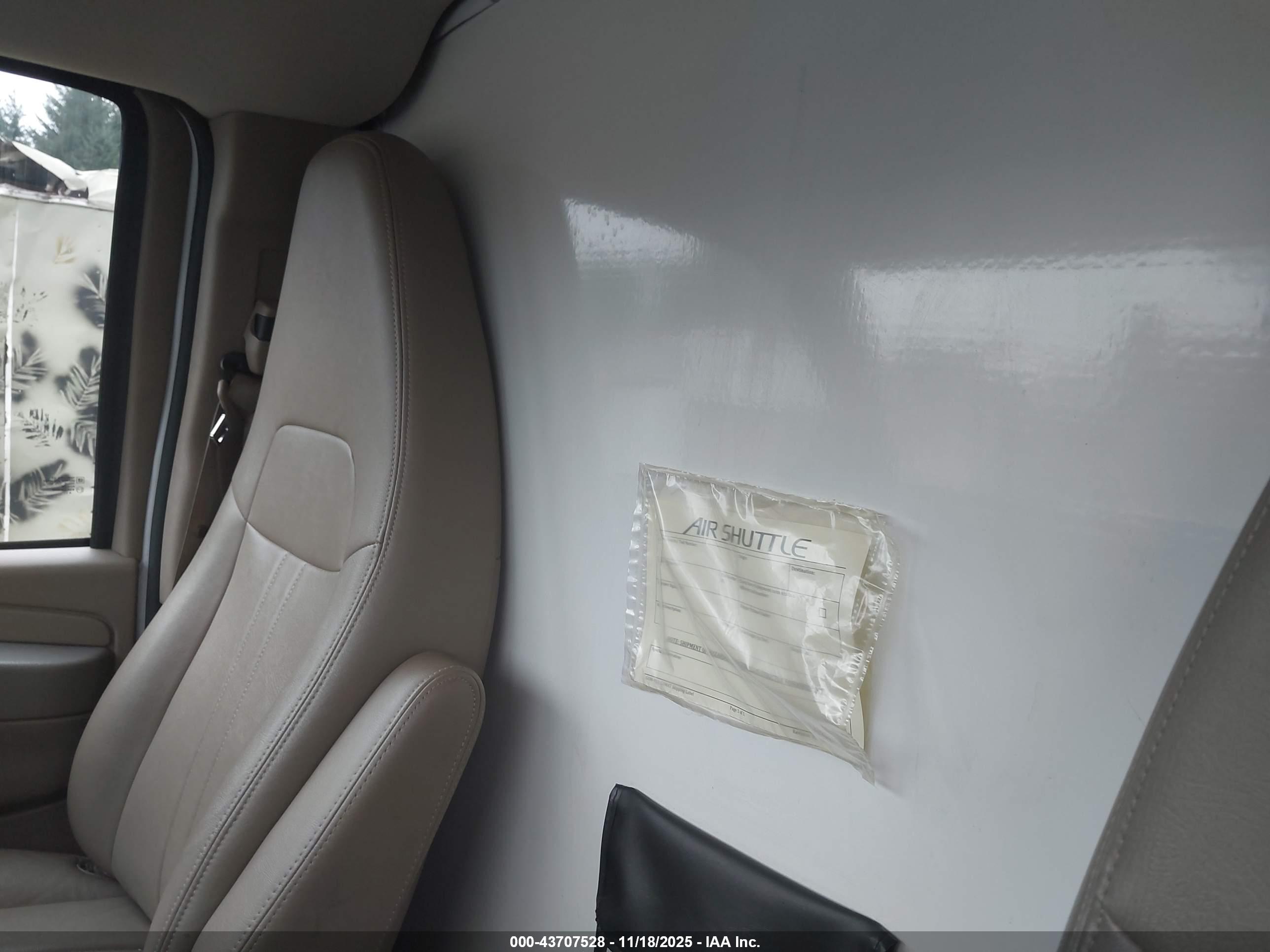 CHEVROLET EXPRESS image 7