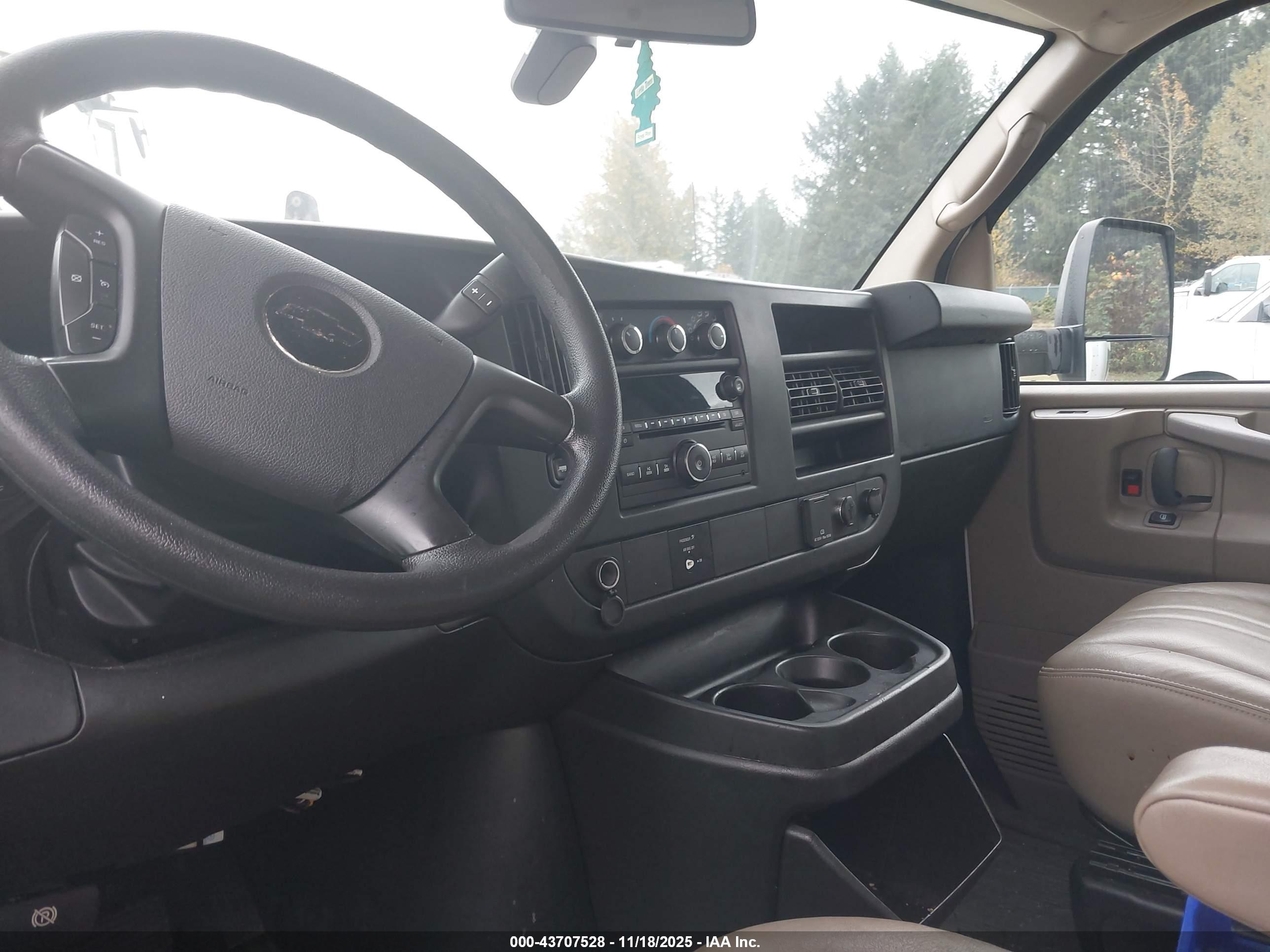 CHEVROLET EXPRESS image 8